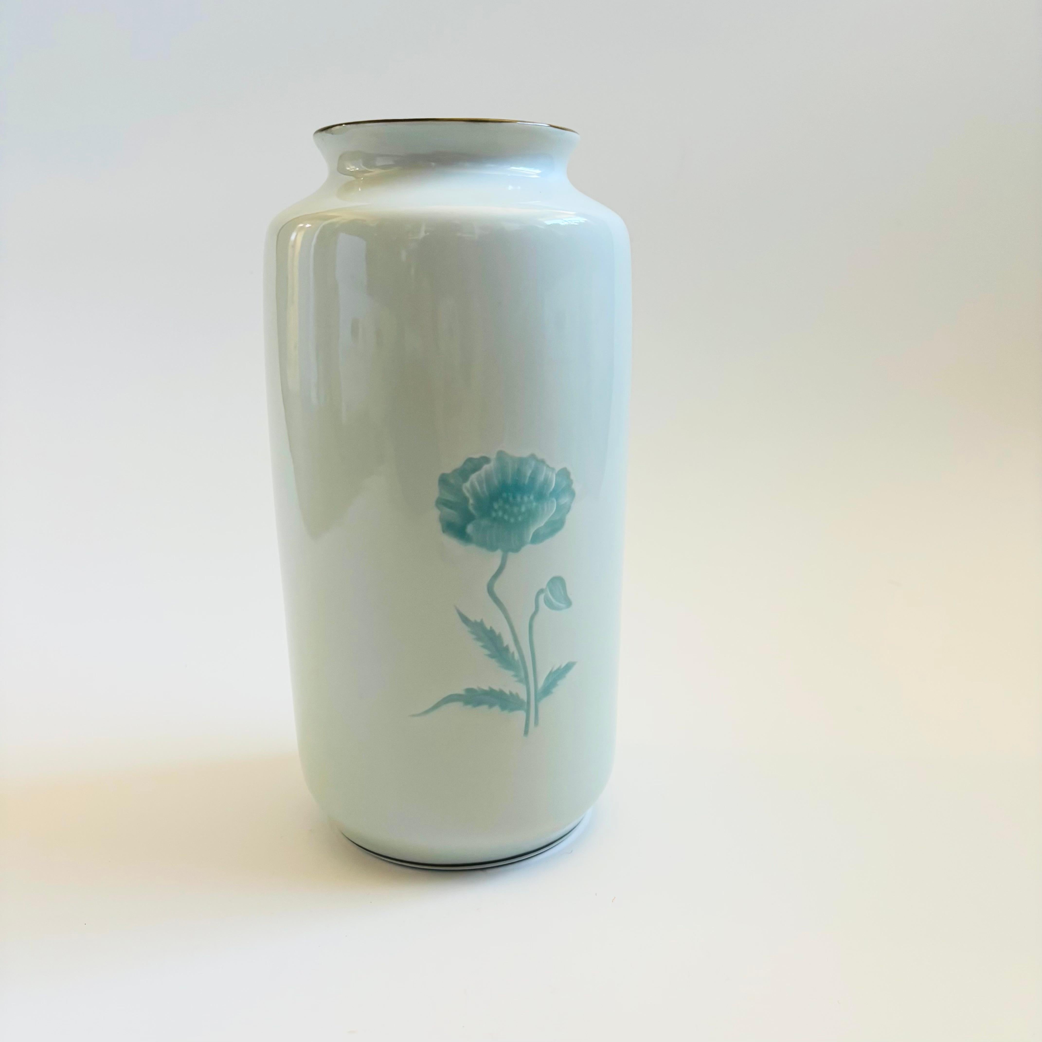 XX secolo Vaso di papaveri Celadon d'epoca in vendita