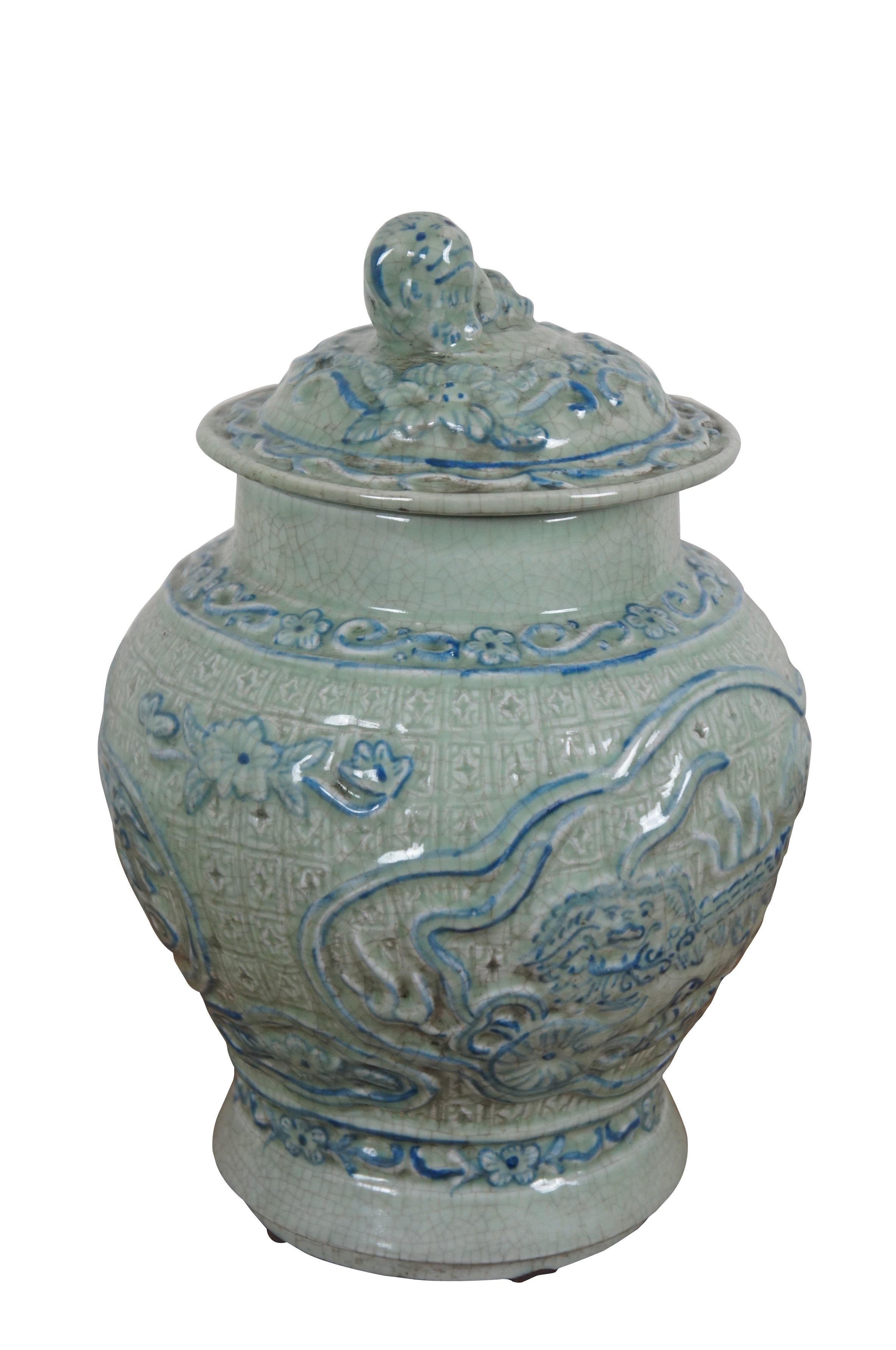 Chinoiserie Vintage Celadon Porcelain Crackle Glaze Ginger Jar Fu Dog Mantel Urn Vase 11