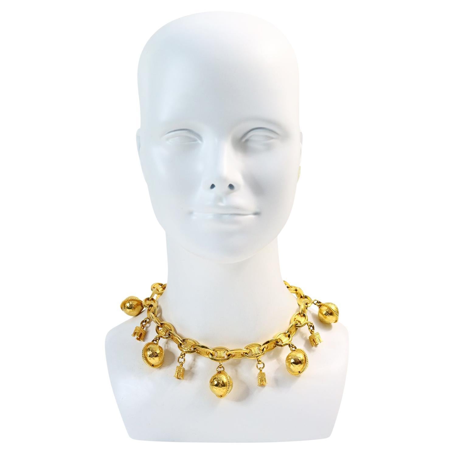Collana Celine vintage con globo e arco di trionfo penzolante, circa anni '80 in vendita