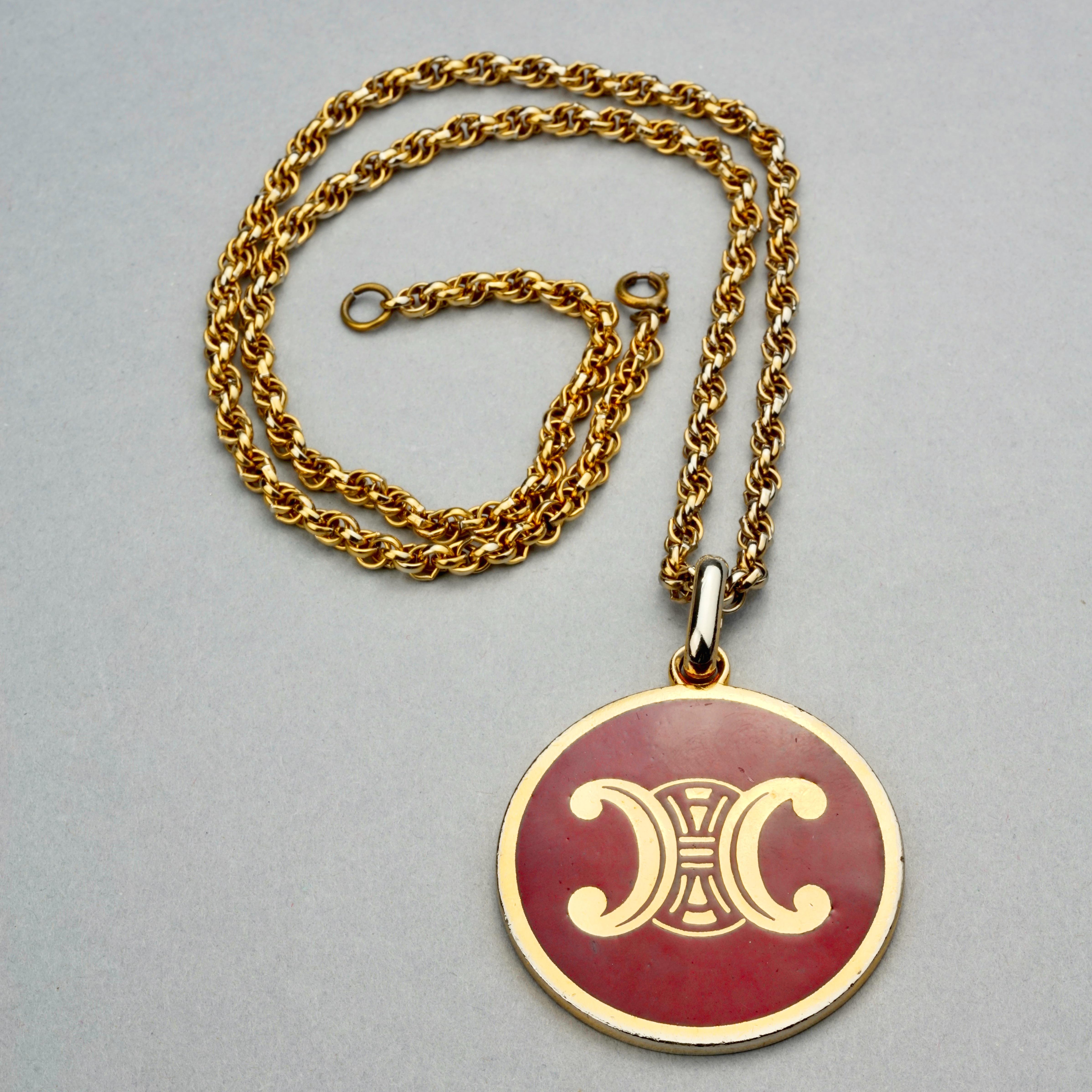 Vintage CELINE PARIS Triomphe Logo Red Enamel Medallion Pendant In Good Condition In Kingersheim, Alsace