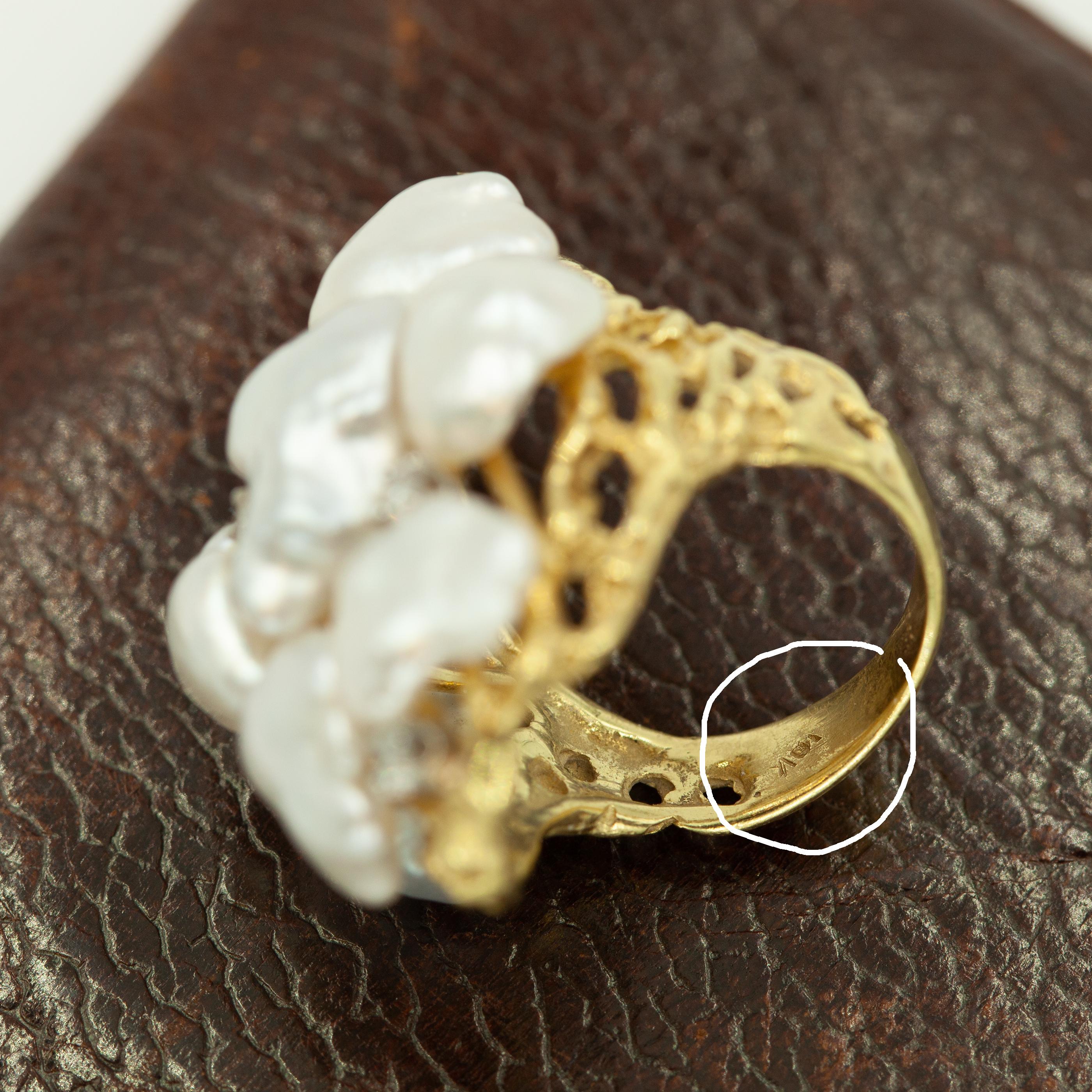 Vintage CELLINO 18K Diamond Baroque Pearl Cocktail Ring Pour femmes en vente