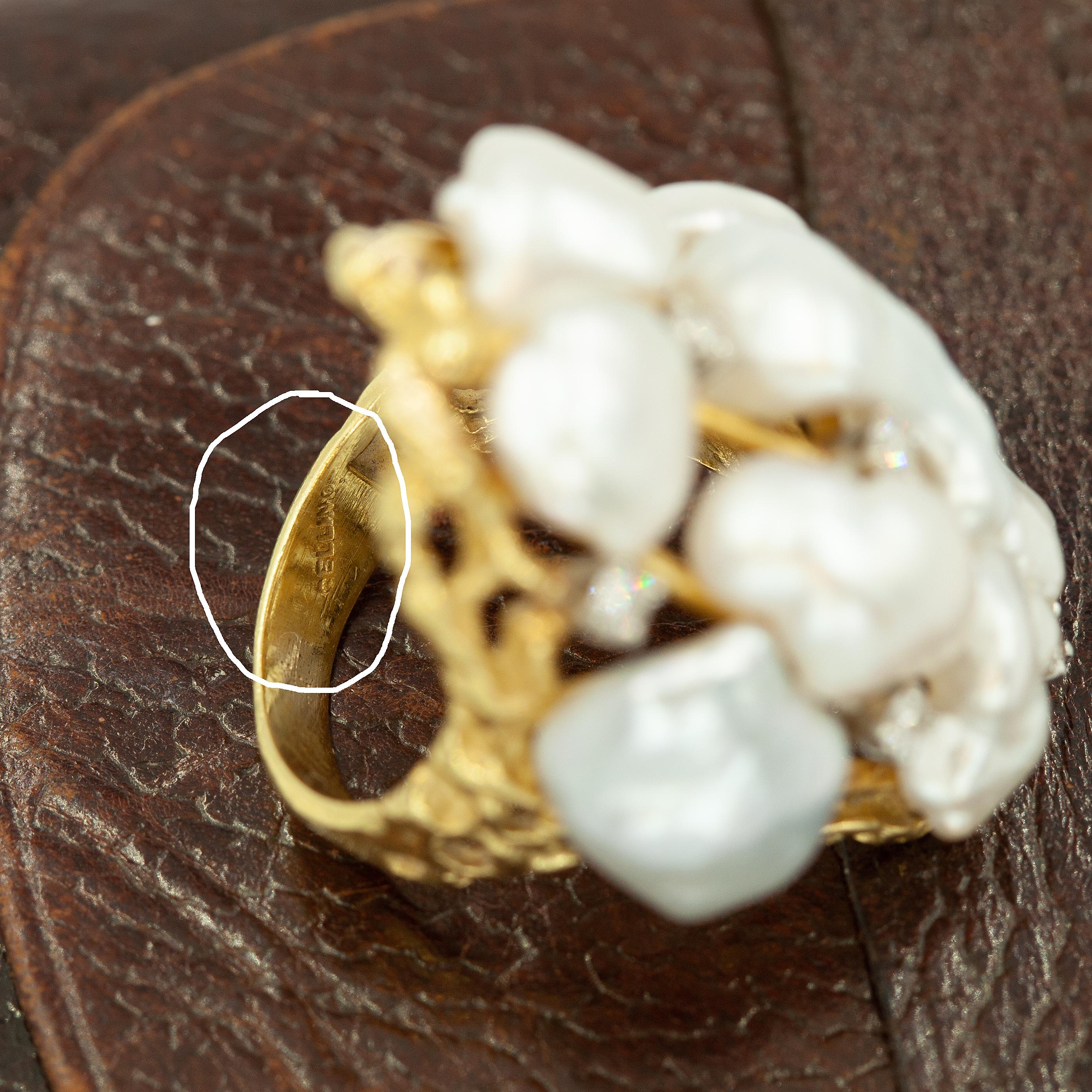 Vintage CELLINO 18K Diamond Baroque Pearl Cocktail Ring en vente 1