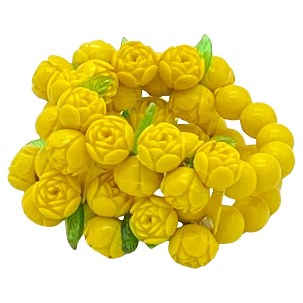 Rétro Bracciale elastico con perline rosa in celluloide vintage in vendita