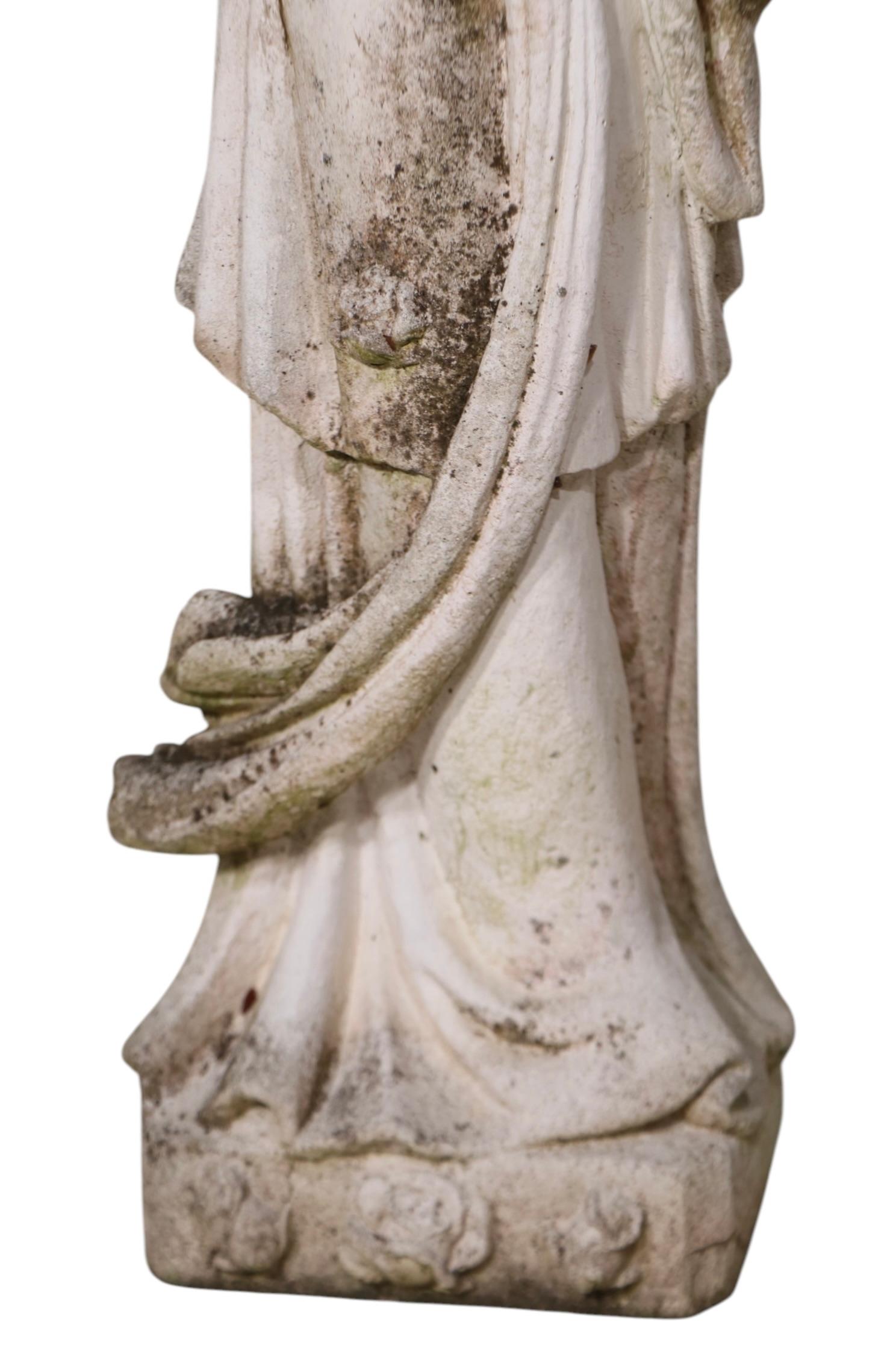 Art déco Statue de jeune fille Geisha vintage en ciment deux disponibles en vente