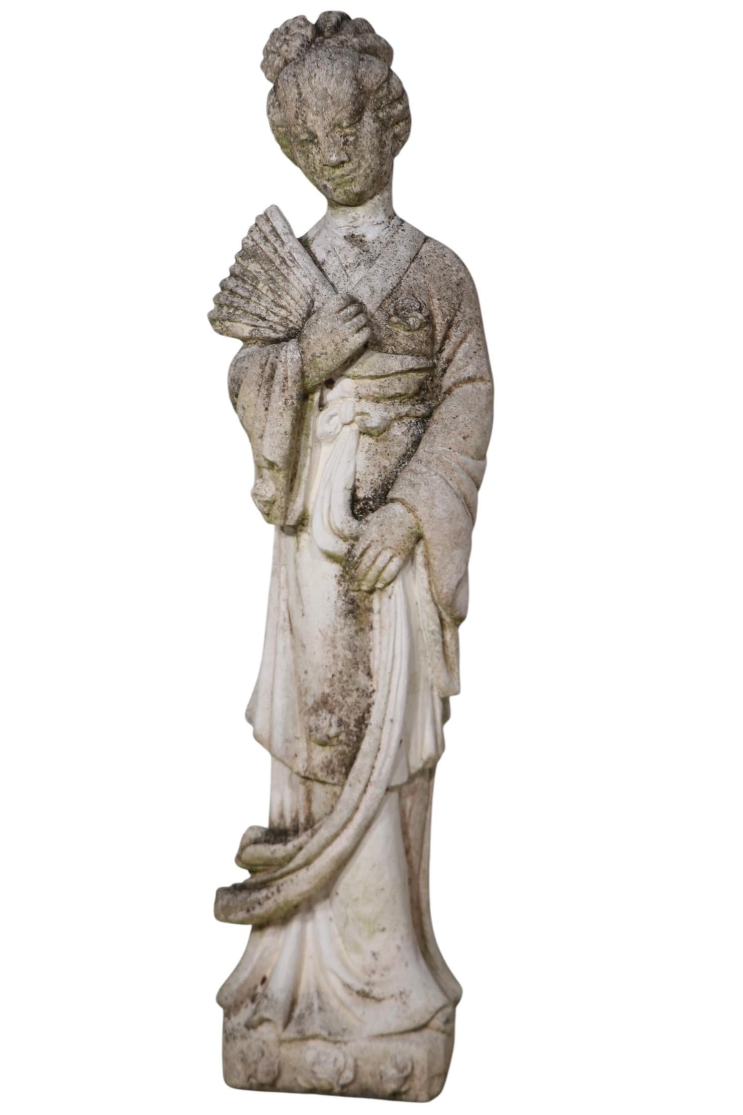 Américain Statue de jeune fille Geisha vintage en ciment deux disponibles en vente