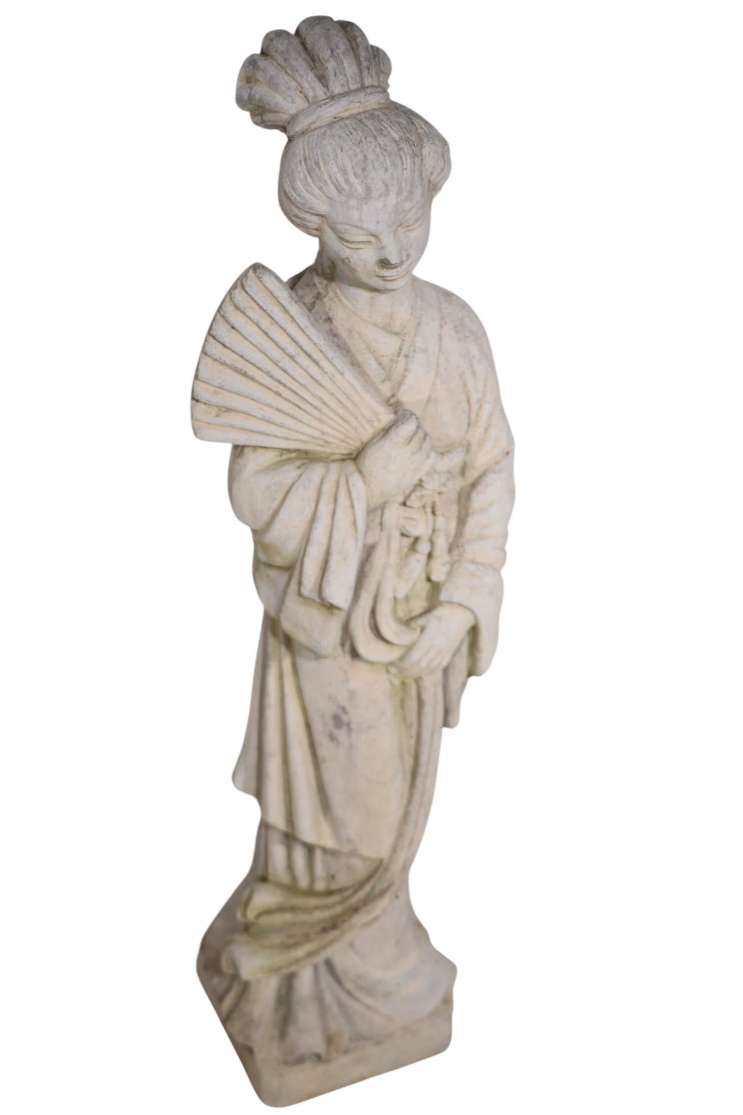 20ième siècle Statue de jeune fille Geisha vintage en ciment deux disponibles en vente