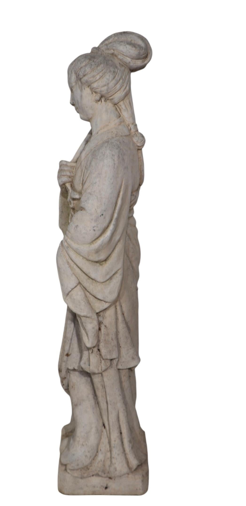 Ciment Statue de jeune fille Geisha vintage en ciment deux disponibles en vente