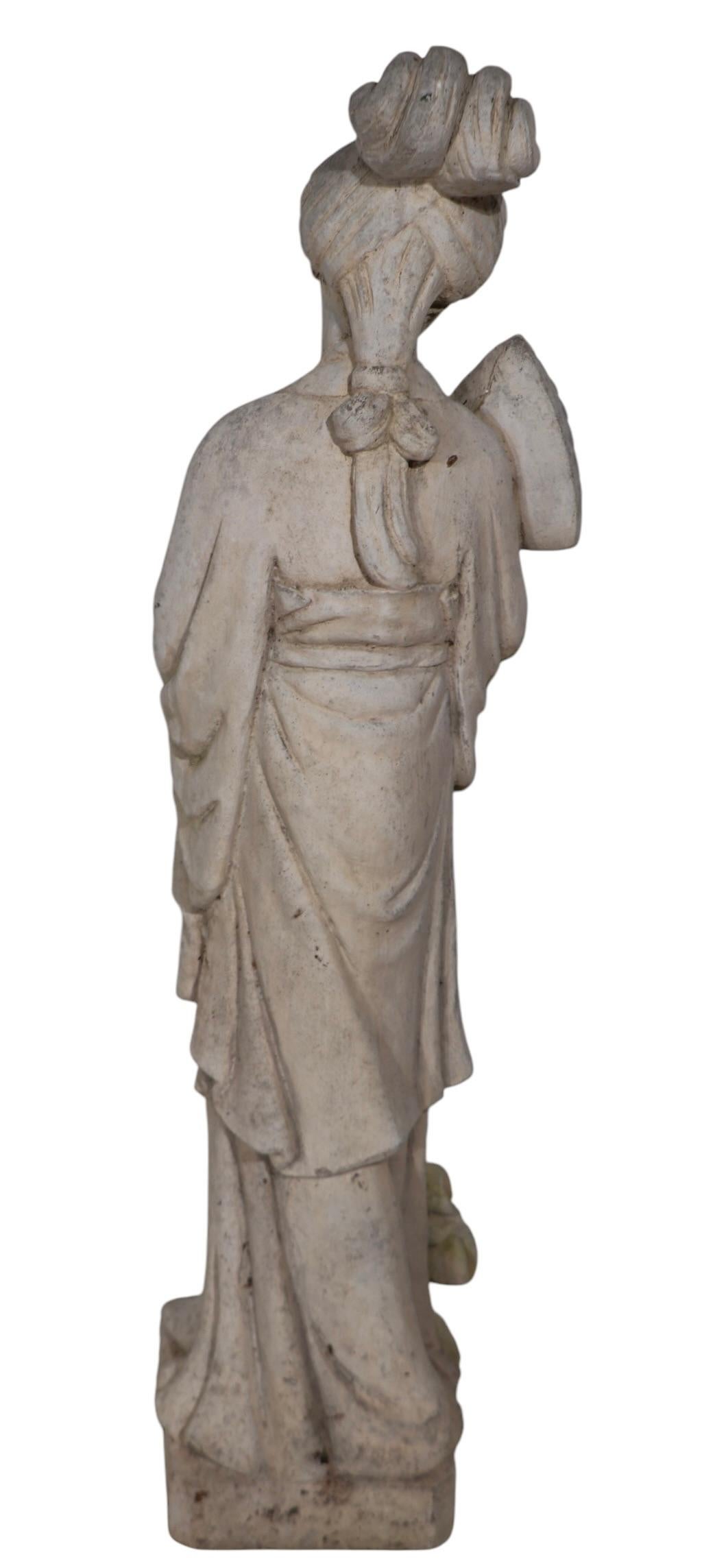 Statue de jeune fille Geisha vintage en ciment deux disponibles en vente 1
