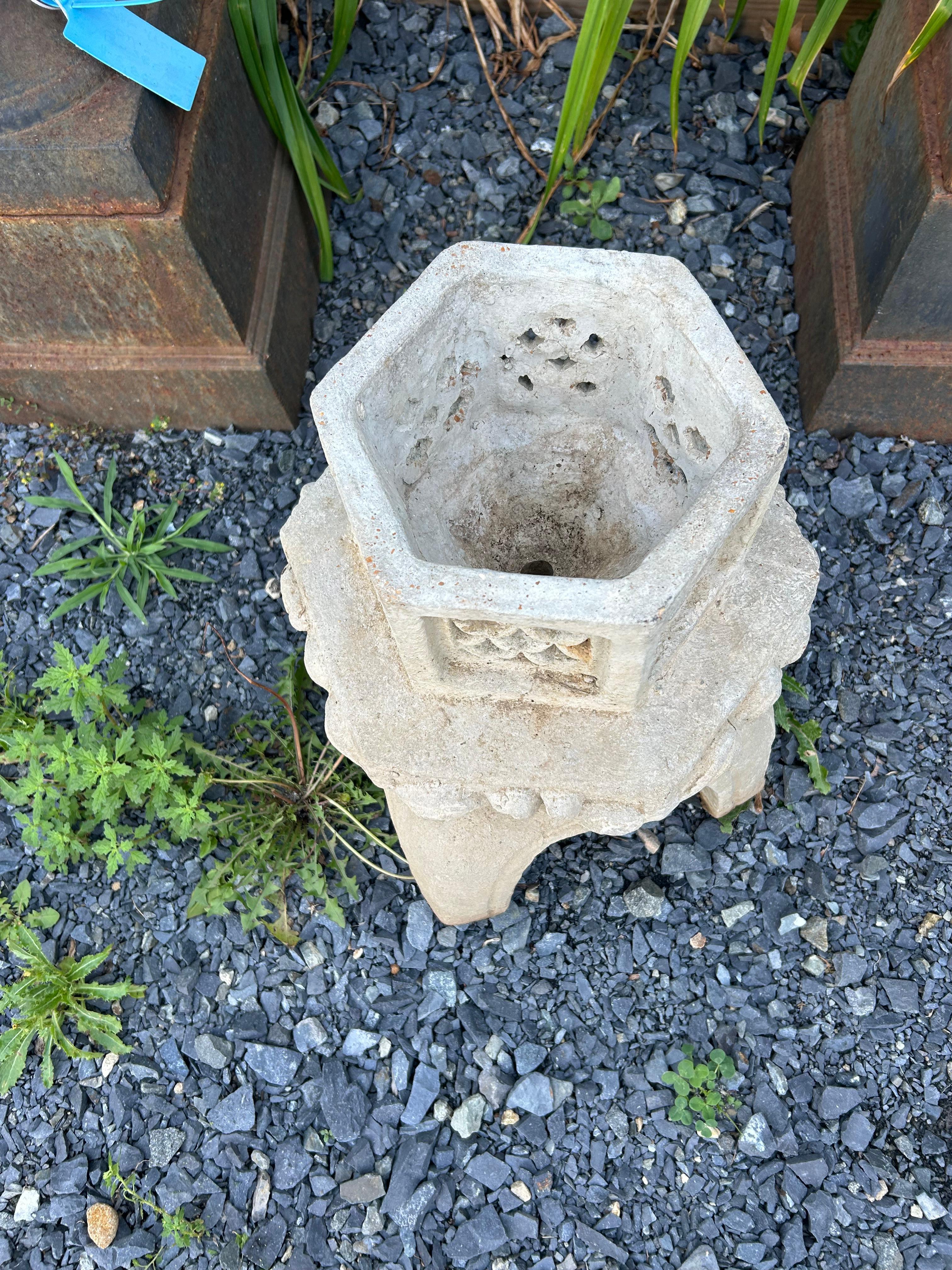 Japonisme Vintage Cement Japanese Yukimi Gaga Ishidoro Pagoda Lantern Garden Sculpture For Sale