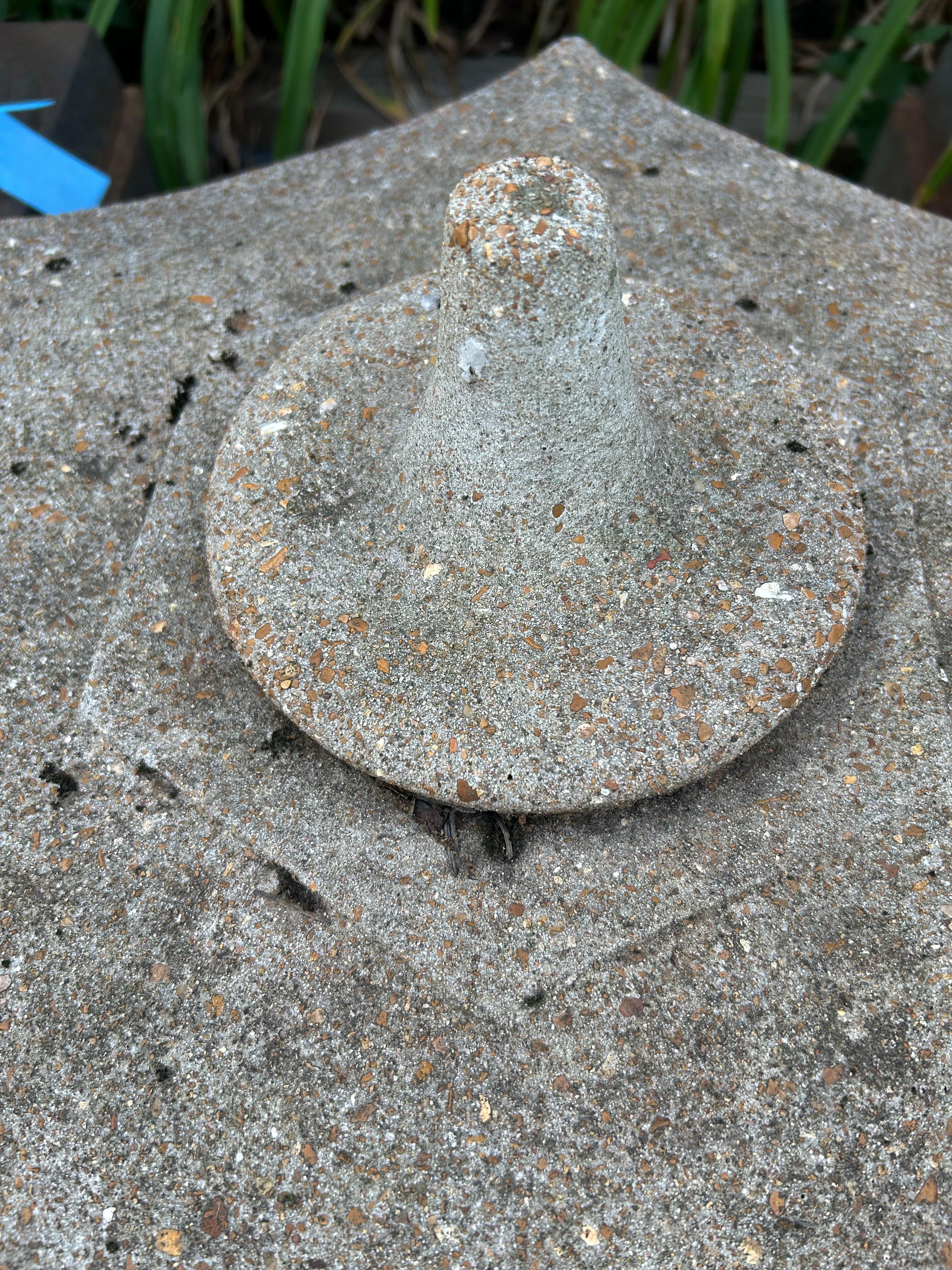 Vintage Cement Japanese Yukimi Gaga Ishidoro Pagoda Lantern Garden Sculpture For Sale 4