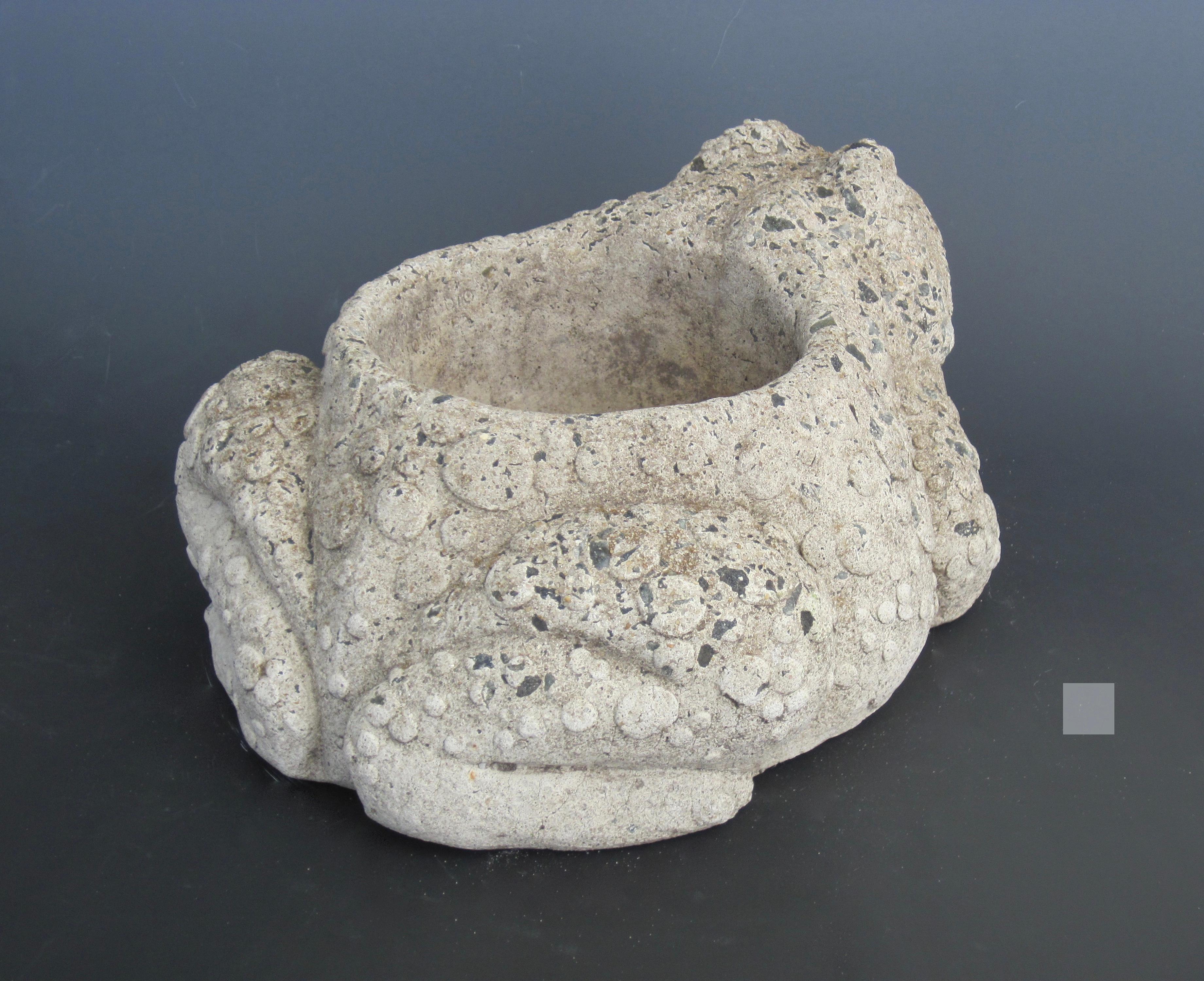 Vintage Cement Toad or Frog Garden Planter In Good Condition For Sale In Ferndale, MI