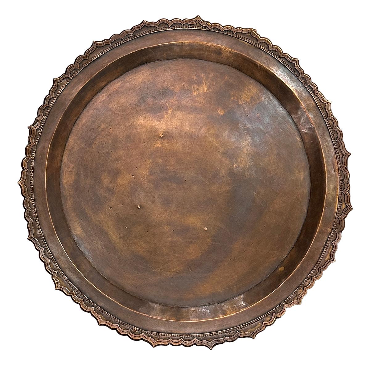 A circa 1930 Italian center table piece with original finish.

Measurements:
Height: 9