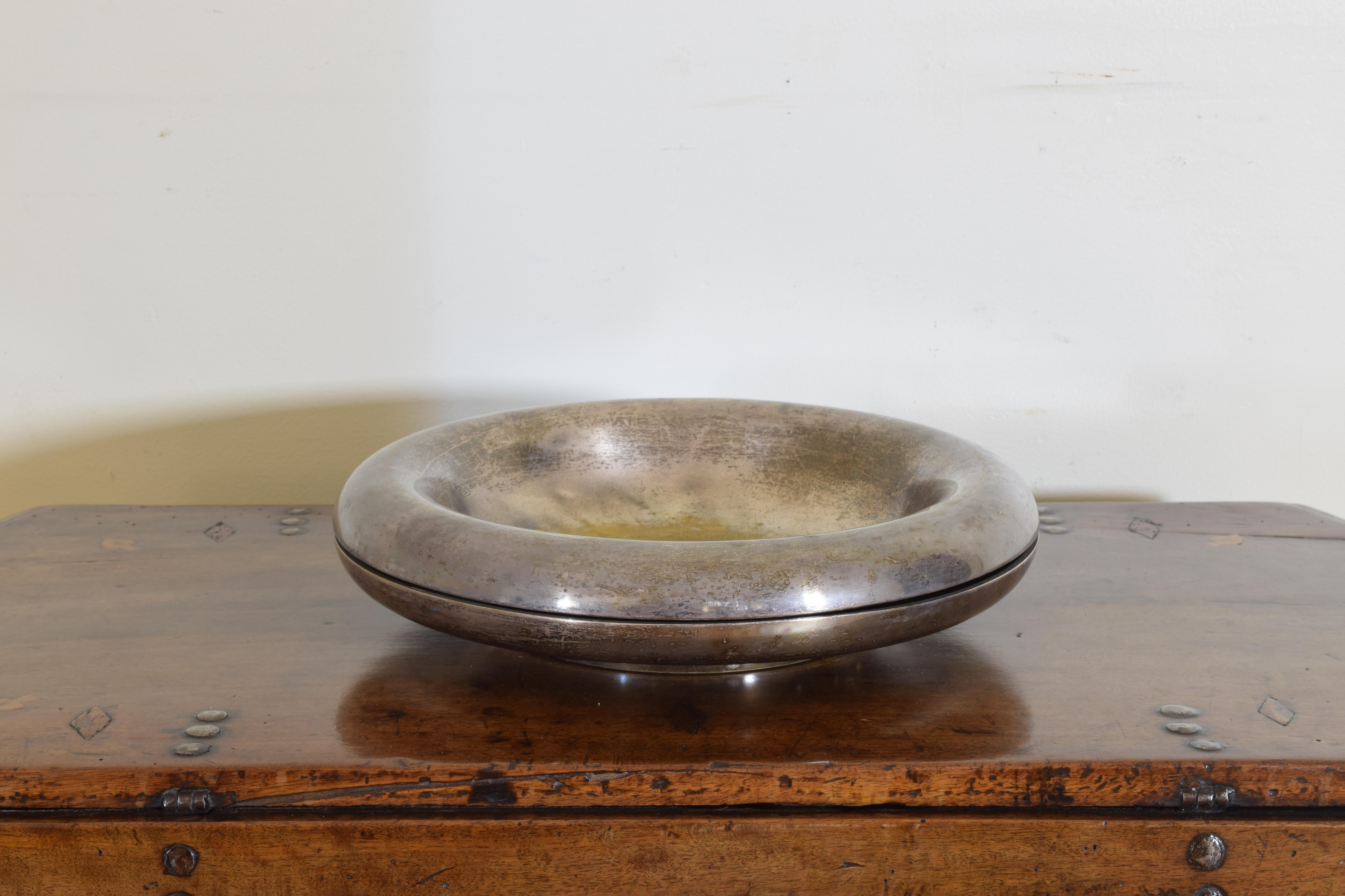 This silver centrepiece was designed by Franco Grignani in 1973. It features a deep bowl with at the center, the outer divided by a center gap. Signed and dated on the bottom.