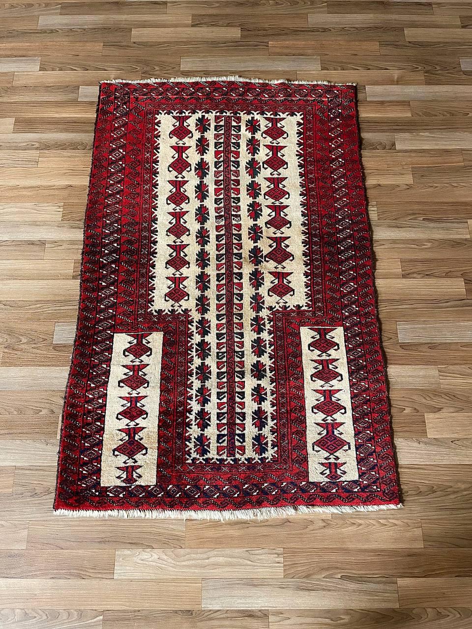 Condit : Condition Vintage Originale

MATERIAL : Laine nouée à la main
Dimensions : 0,25 