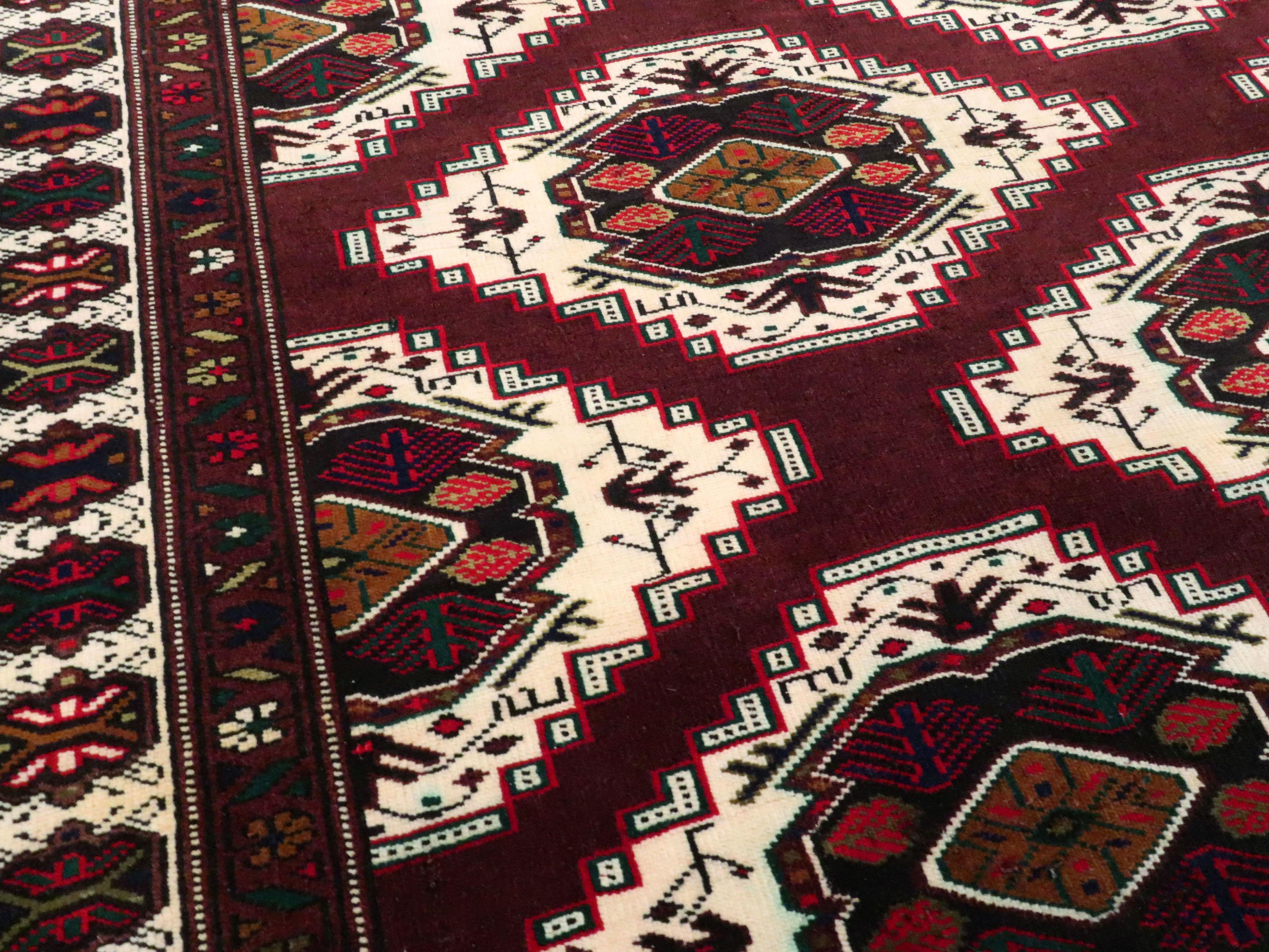 Vintage Central Asian Turkoman Carpet In Good Condition For Sale In New York, NY