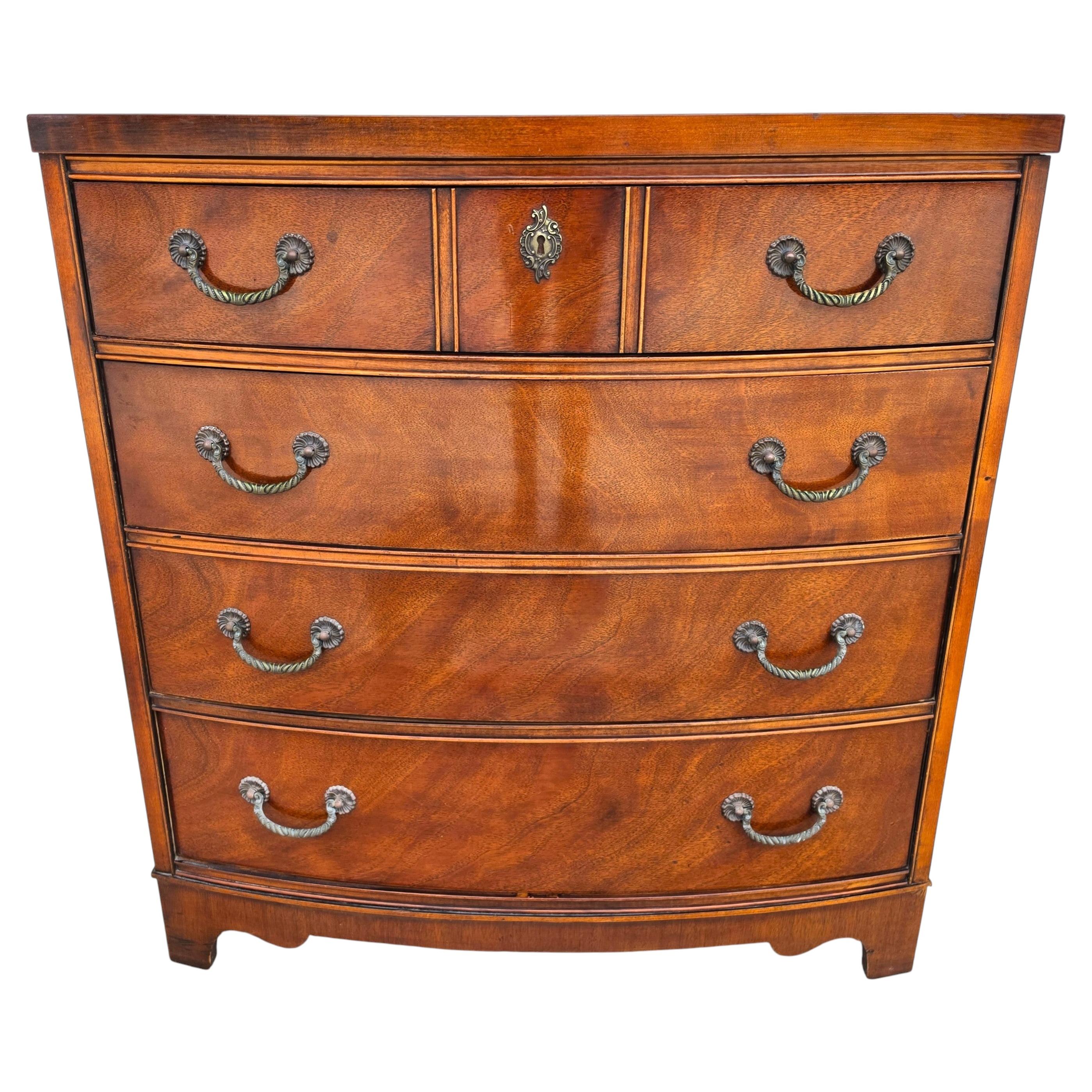 Cómoda con Frente de Arco Georgiana Vintage Century Furniture