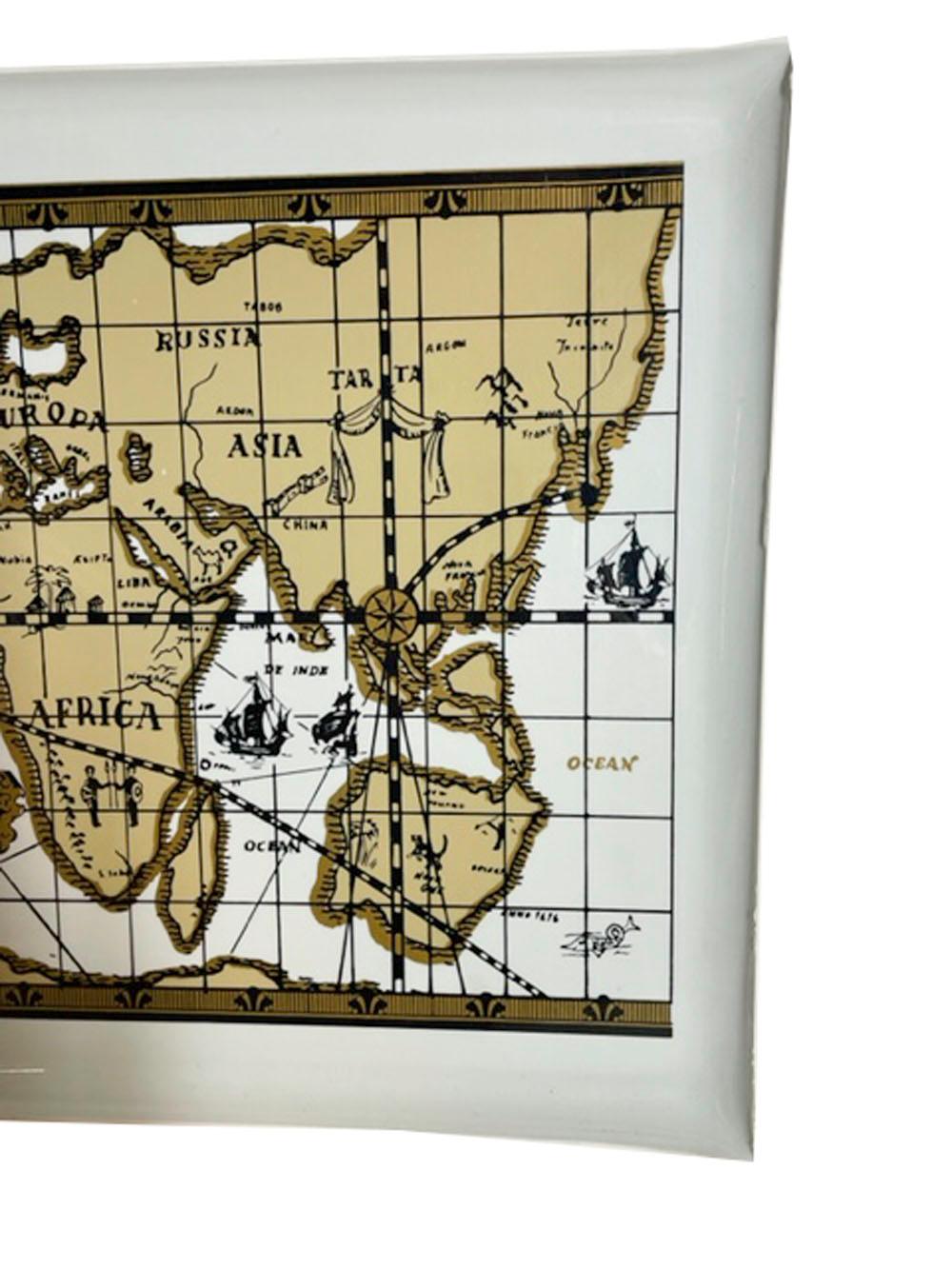 Vintage-Serviertablett mit „Old World Map“-Muster von Cera (Moderne der Mitte des Jahrhunderts) im Angebot