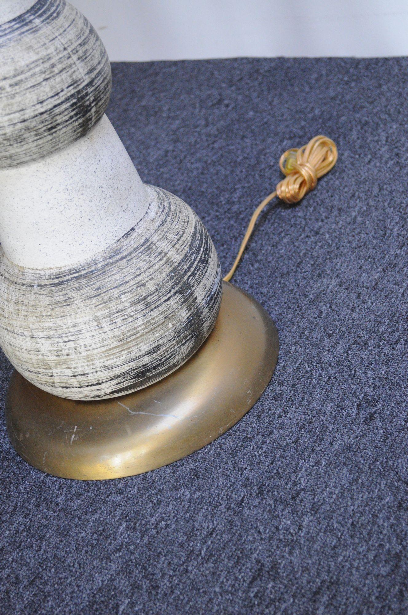Vintage Keramik und Messing abgestufte Dual-Sockel Stehlampe mit Schirm im Angebot 4