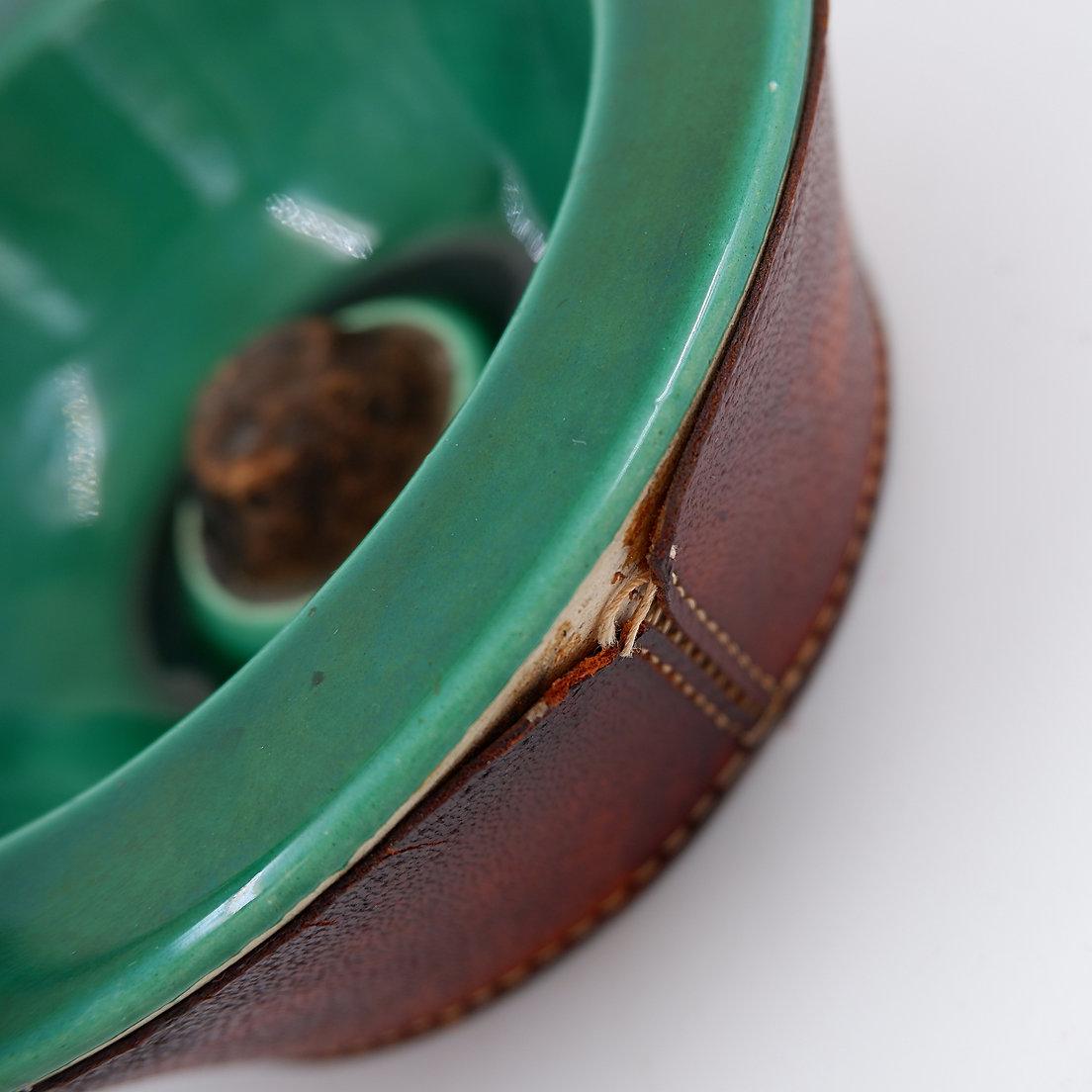 Vintage ceramic and leather ashtray from the 1950s, in the Keramos Sèvres style. im Angebot 5