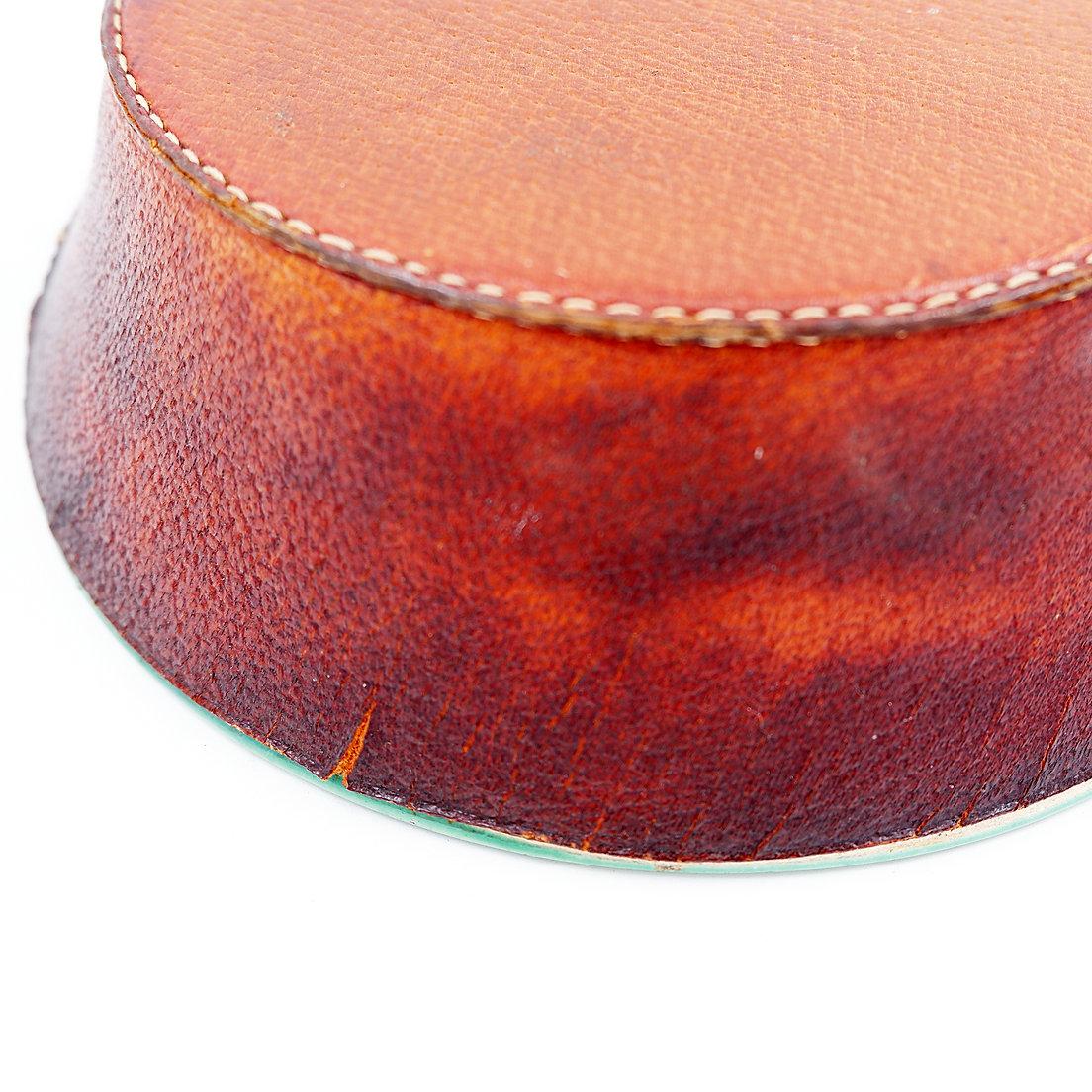 Vintage ceramic and leather ashtray from the 1950s, in the Keramos Sèvres style. (20. Jahrhundert) im Angebot