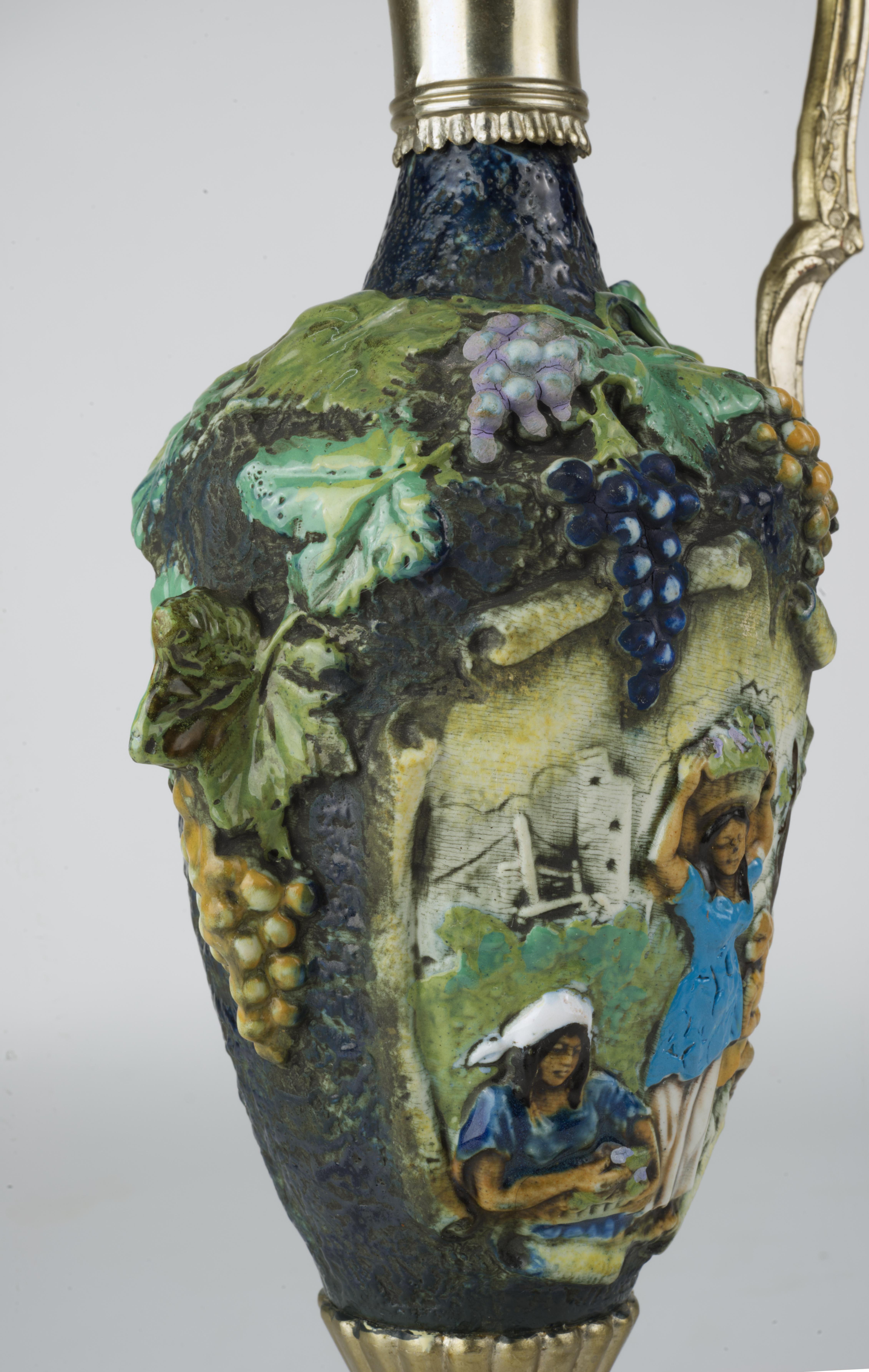 Vintage Ceramic and Metal Decanter Italy Riprod Vietata Art 2598 In Good Condition In Clifton Springs, NY