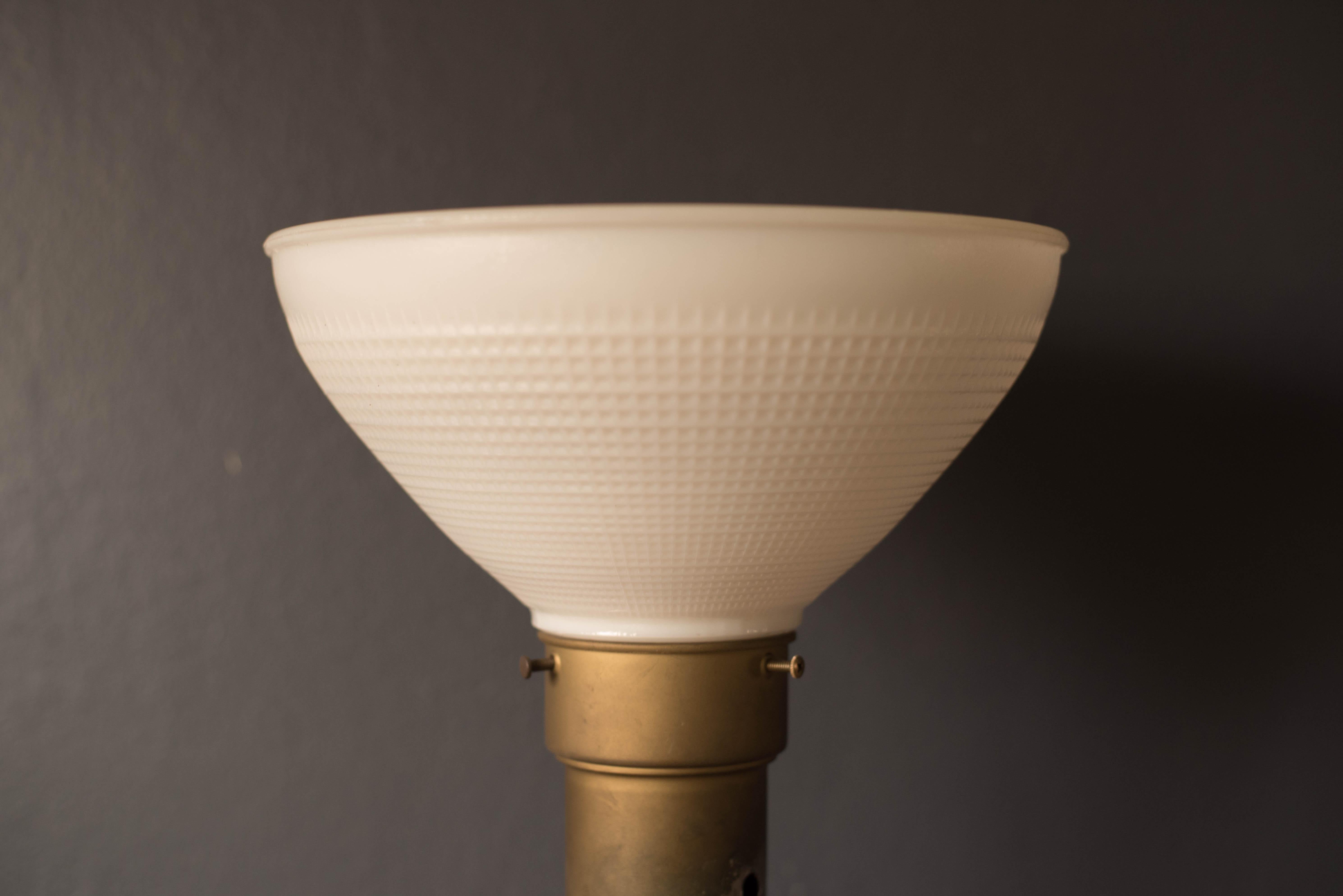 Mid-Century Modern Vintage White Ceramic and Walnut Table Lamp For Sale