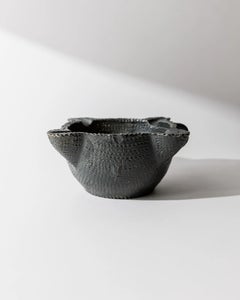 Vintage-Keramik-Aschenbecher, schwarzes handgeschnitztes strukturiertes Design, 1960er Jahre
