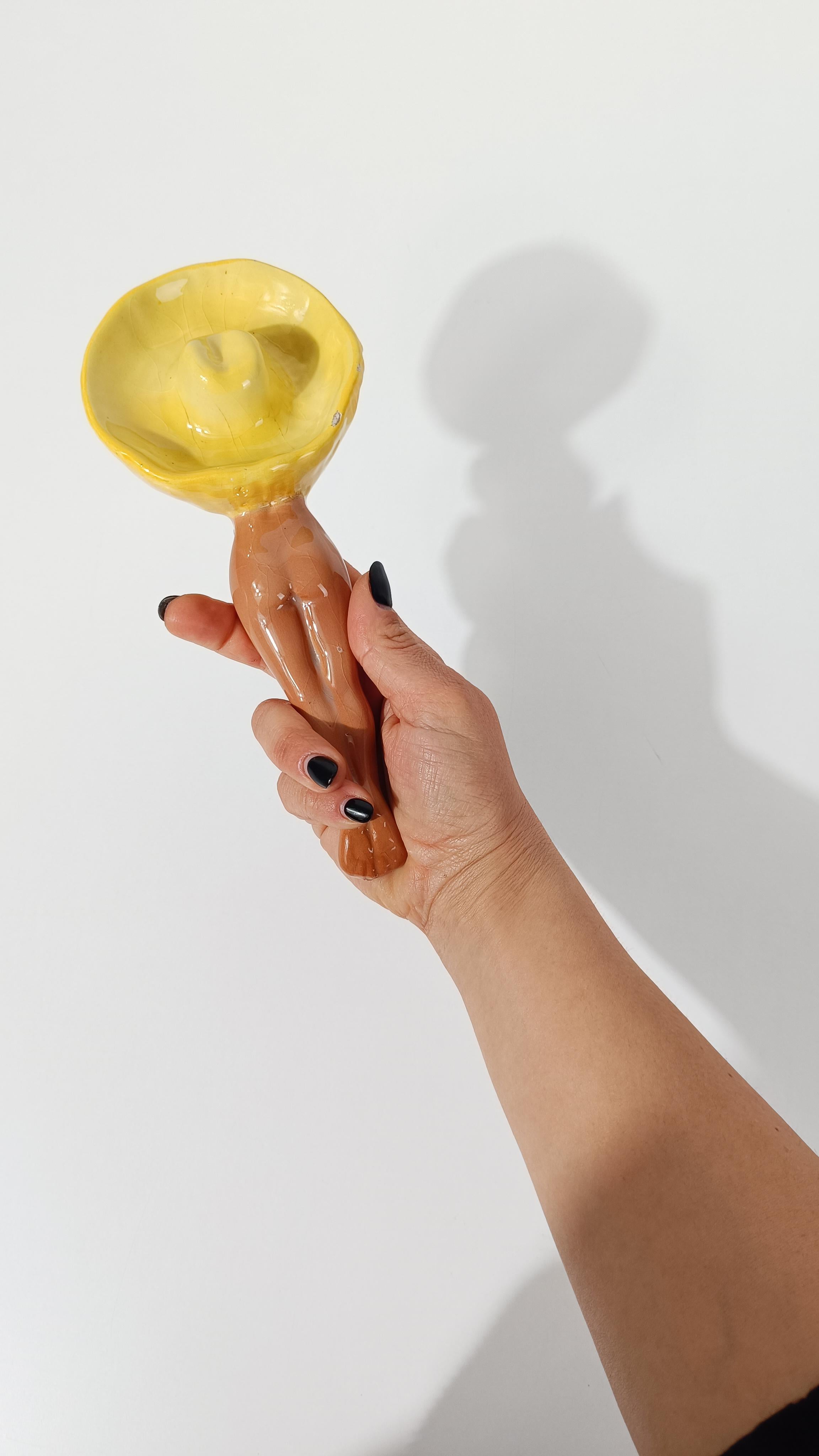 We offer for sale a ceramic figurine with a retro charm, depicting a sexy girl dressed only in a sombrero, which has the function of an ashtray.
Made in Italy around the 50s, this Figurine / Ashtray is the emblem of a stylistic current that was very