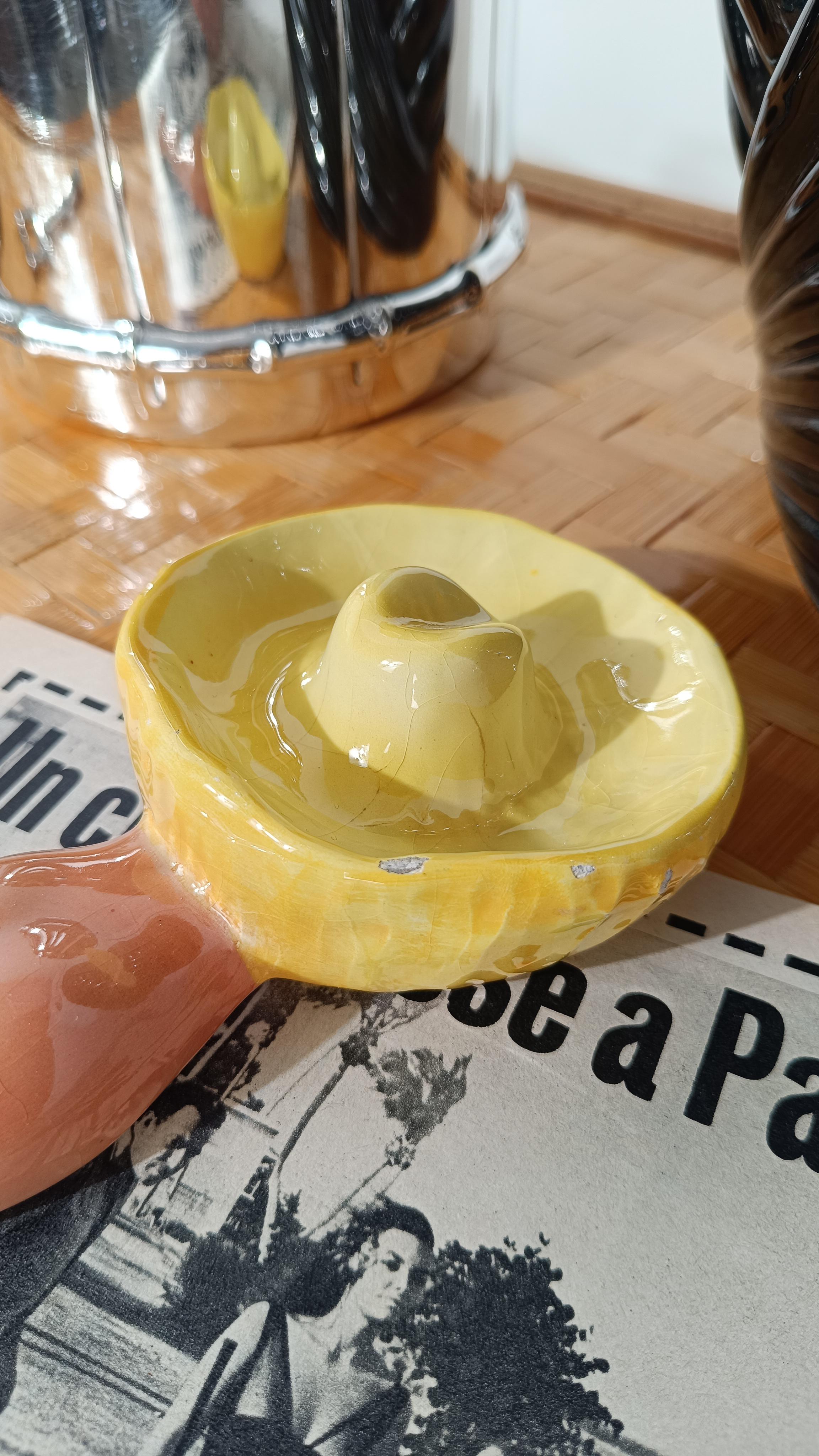 Vintage Ceramic Ashtray in the Shape of a Pin Up Girl with Sombrero, Italy 1950s For Sale 1