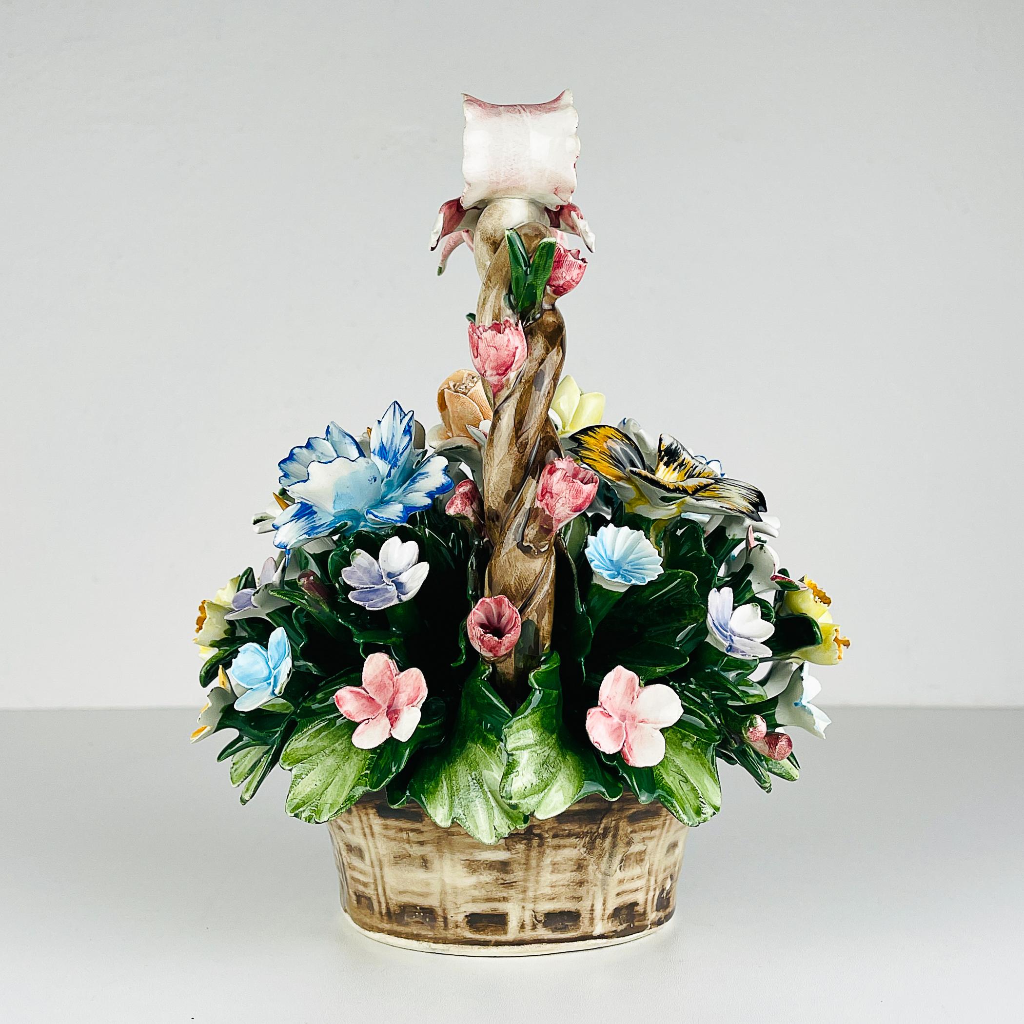 Ceramica Cestino in ceramica d'epoca con fiori di S. Rioleva Capodimonte Italia 1960s in vendita