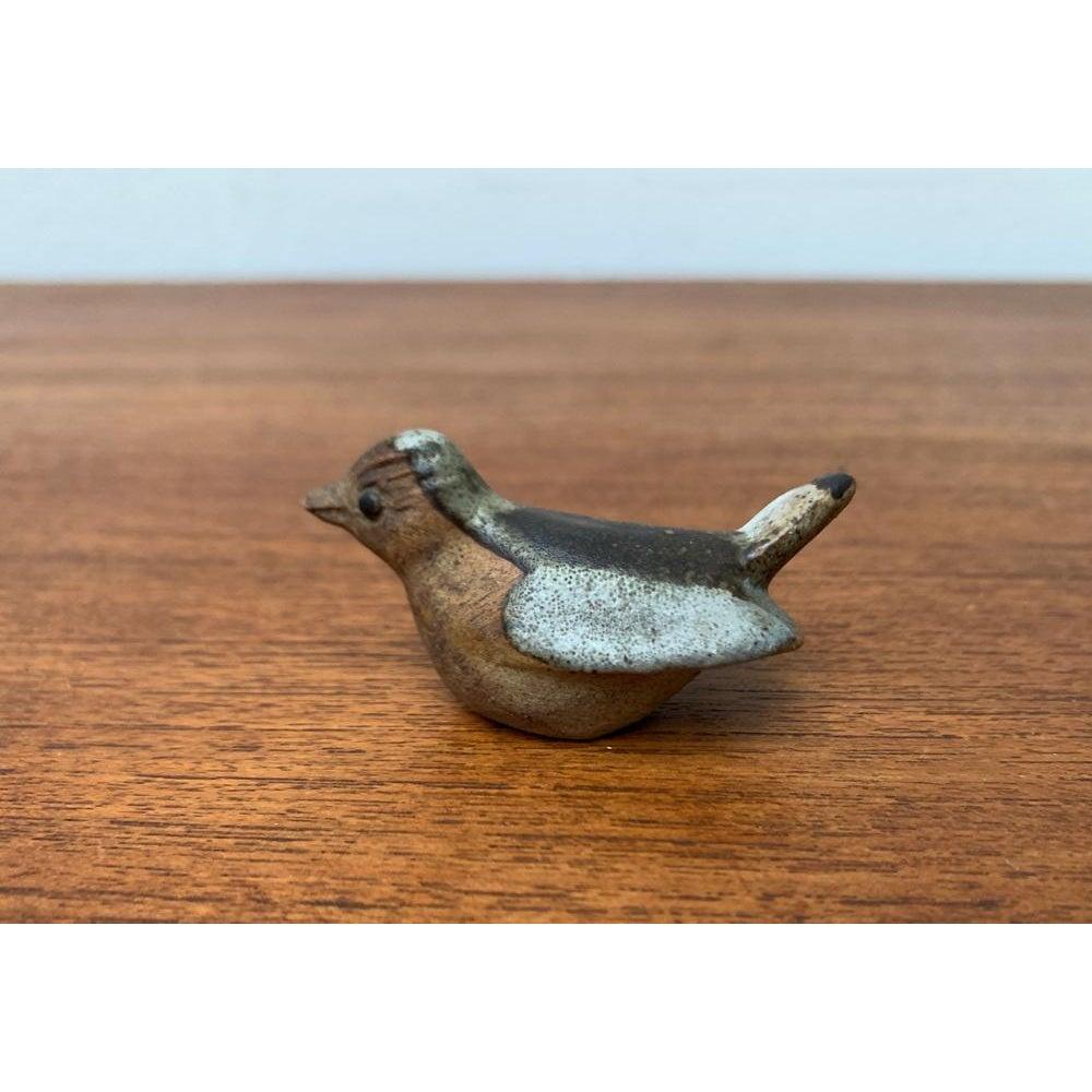 Figurina di uccello in ceramica vintage di Treman Pottery, Regno Unito, anni '70, in ottime condizioni. Disegnato dal 1970 al 1979 Questo pezzo ha un marchio di attribuzione.

Informazioni aggiuntive:
Materiali: Ceramica
Paese di origine: Regno