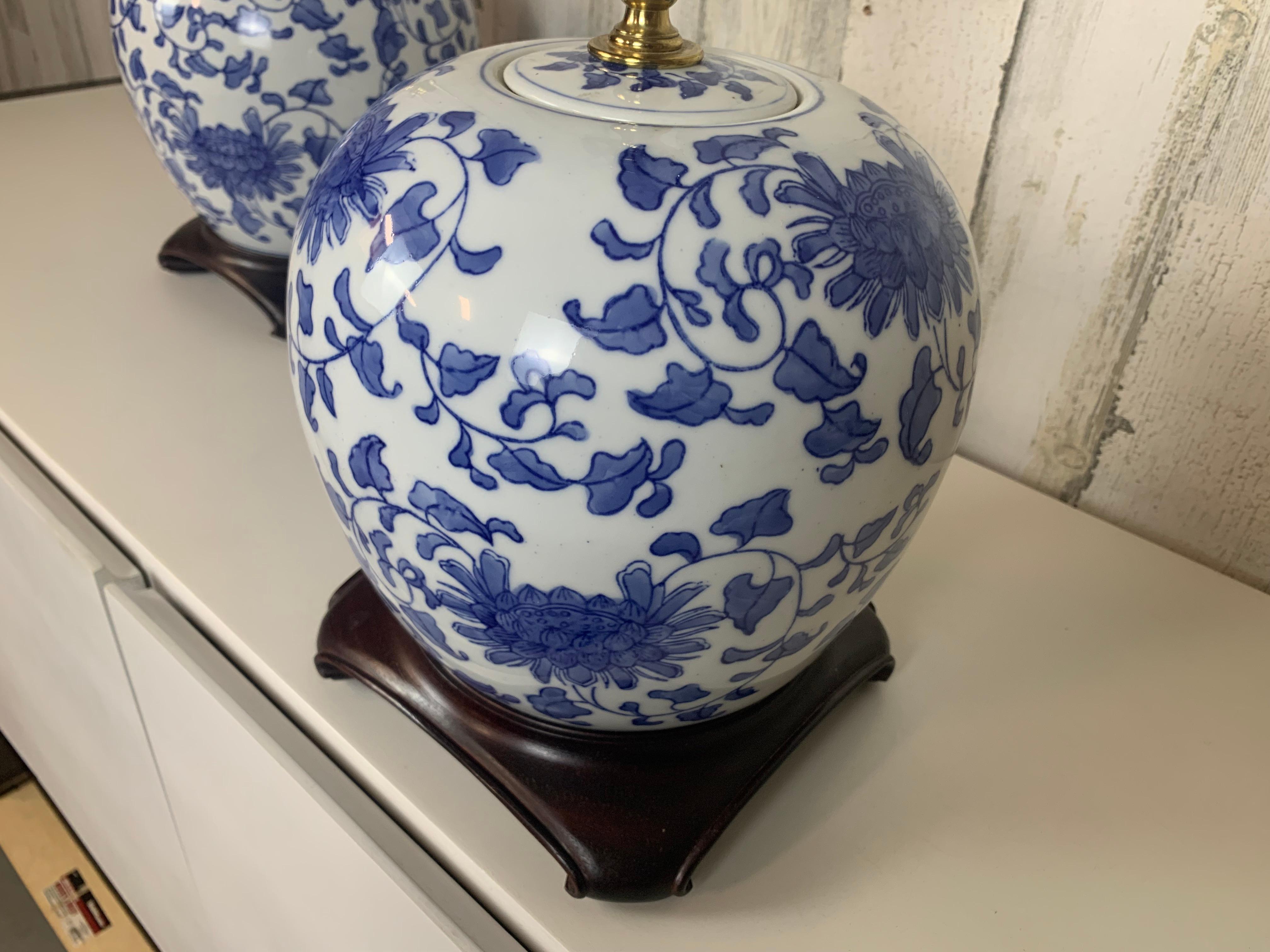 Vintage Ceramic Blue and White Ginger Jar Lamps Made in Hong Kong For Sale 4