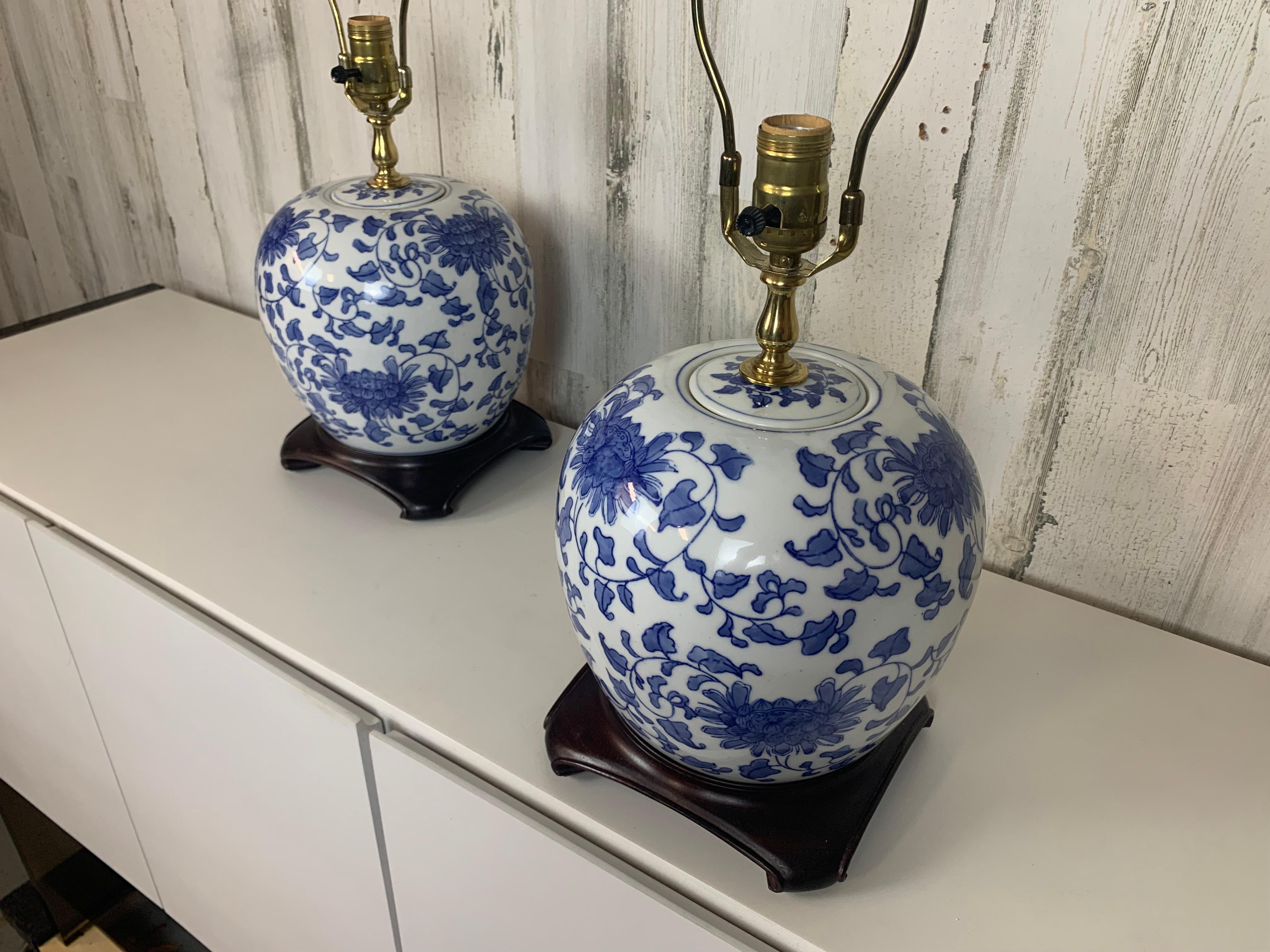 Vintage Ceramic Blue and White Ginger Jar Lamps Made in Hong Kong For Sale 9