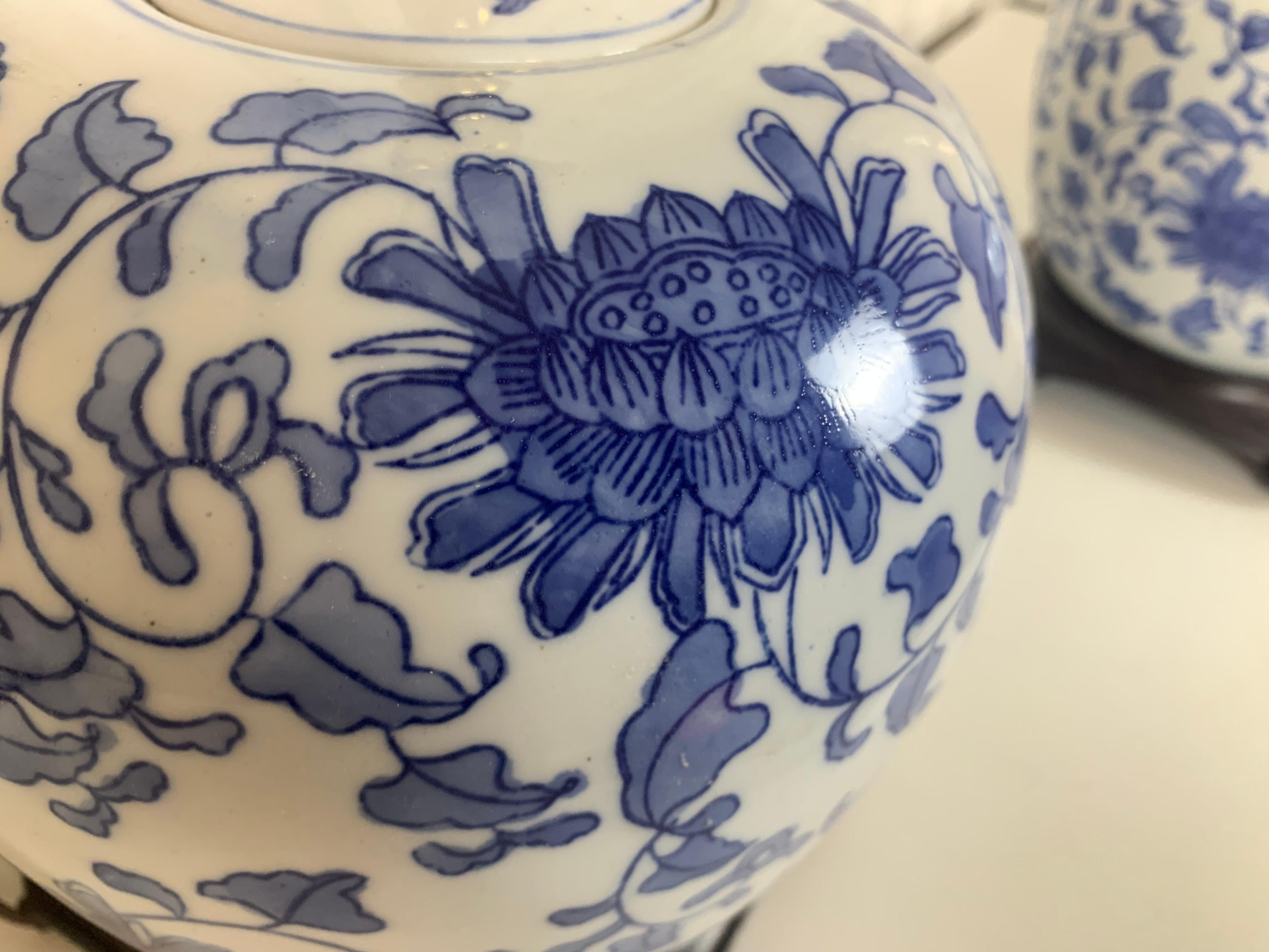 Chinoiserie Vintage Ceramic Blue and White Ginger Jar Lamps Made in Hong Kong For Sale