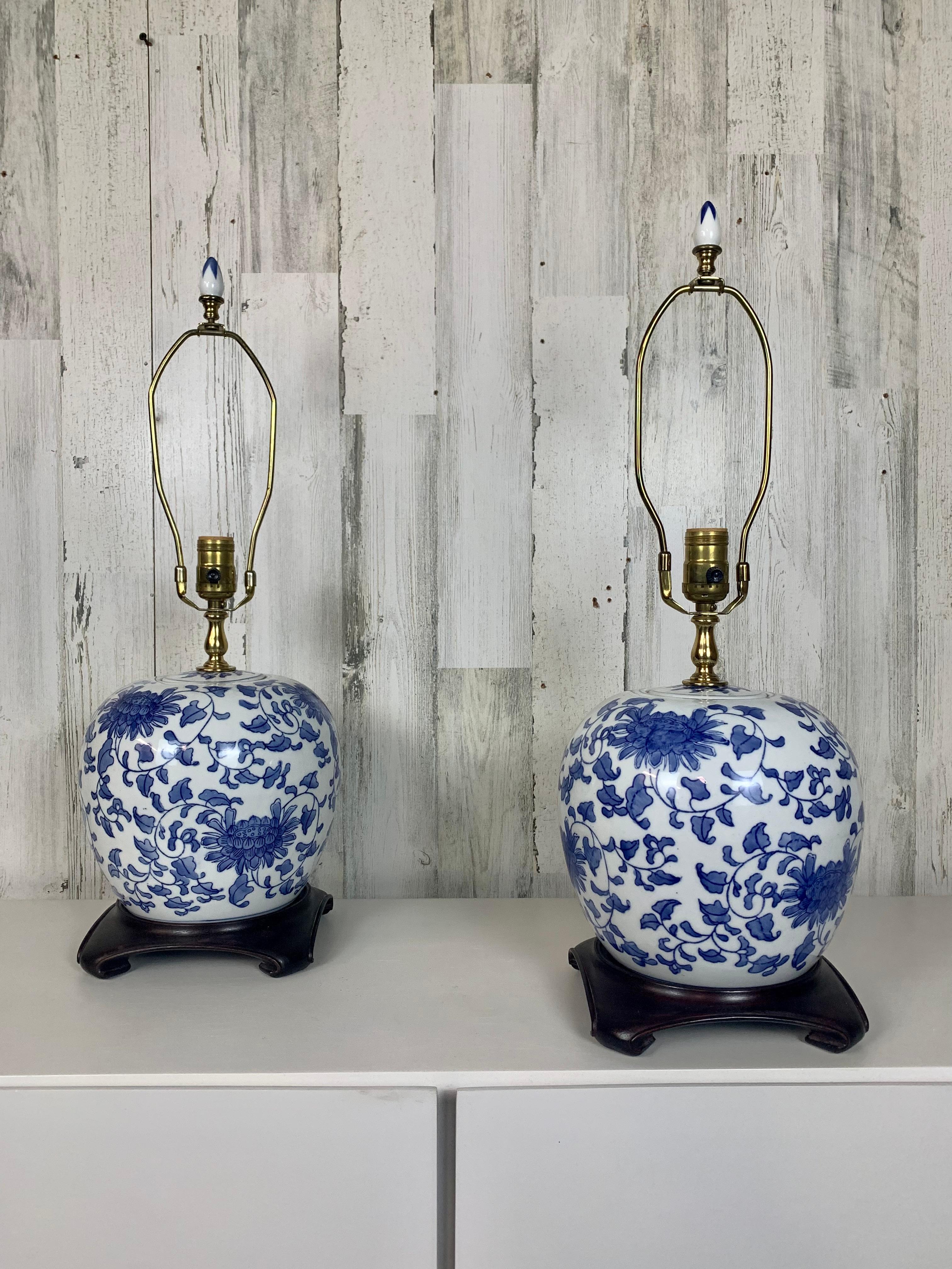 Vintage Ceramic Blue and White Ginger Jar Lamps Made in Hong Kong In Good Condition For Sale In Denton, TX
