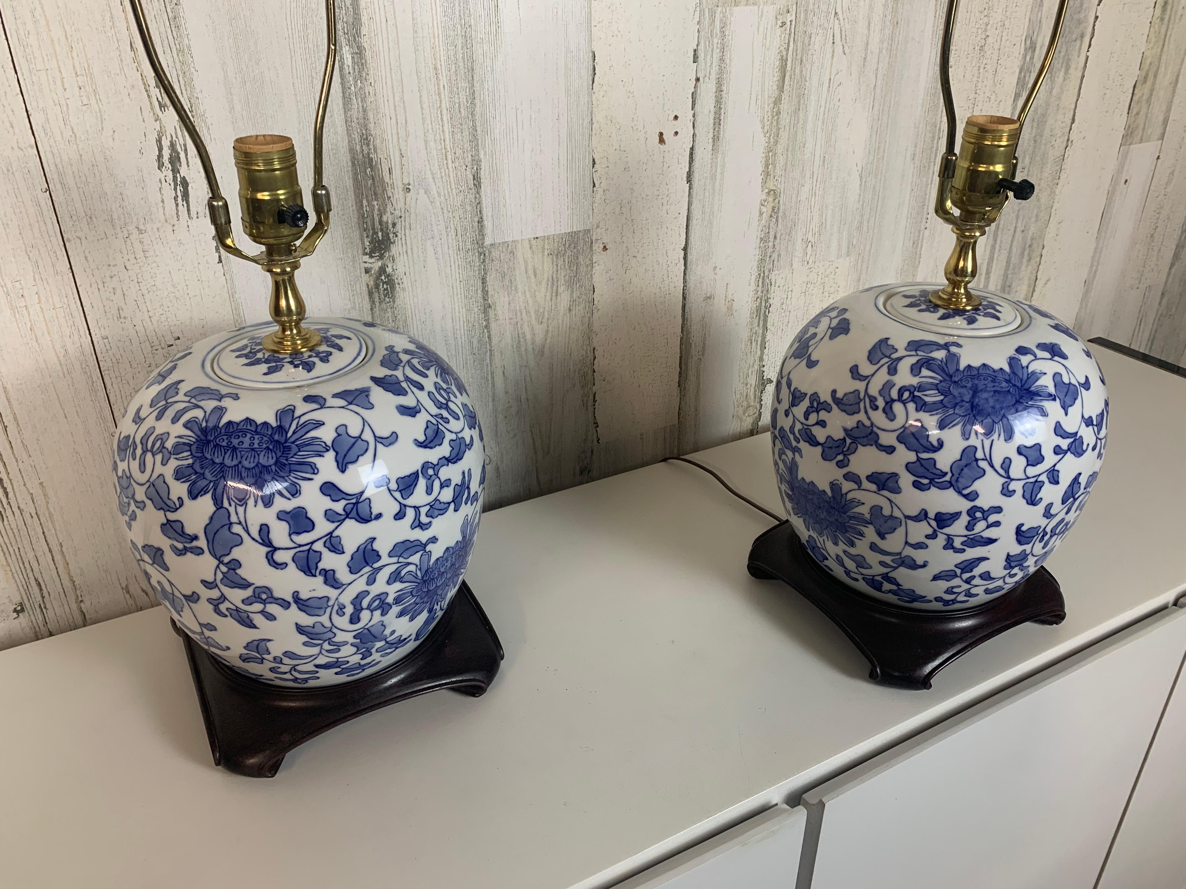 Vintage Ceramic Blue and White Ginger Jar Lamps Made in Hong Kong For Sale 2