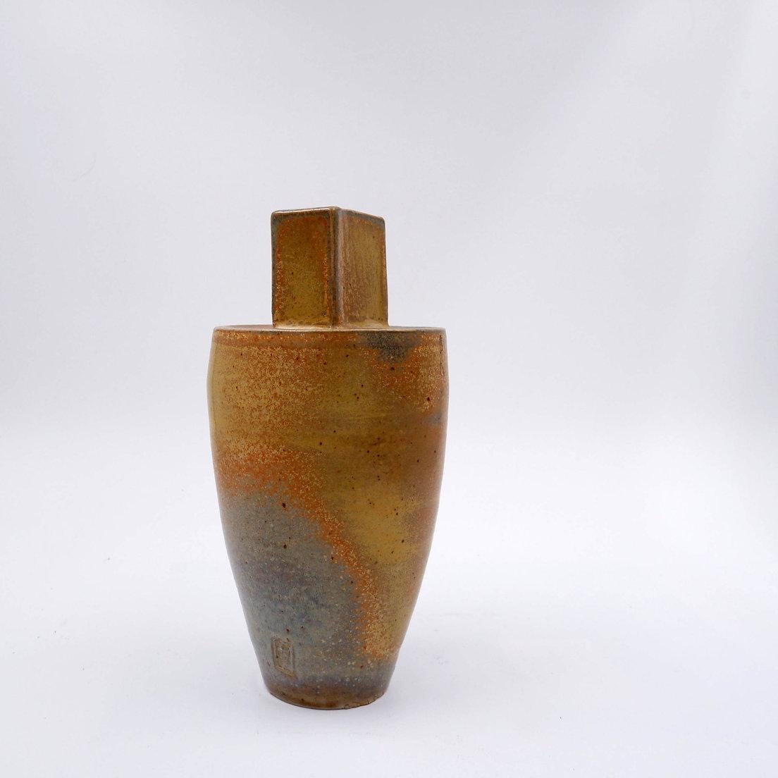 XX secolo Vaso a bottiglia in ceramica d'epoca con timbro 