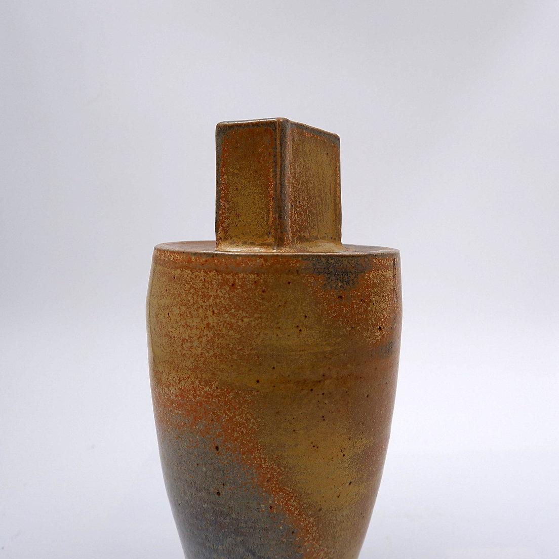 Vaso a bottiglia in ceramica d'epoca con timbro 