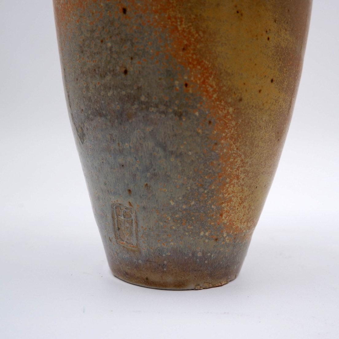 Vaso a bottiglia in ceramica d'epoca con timbro 