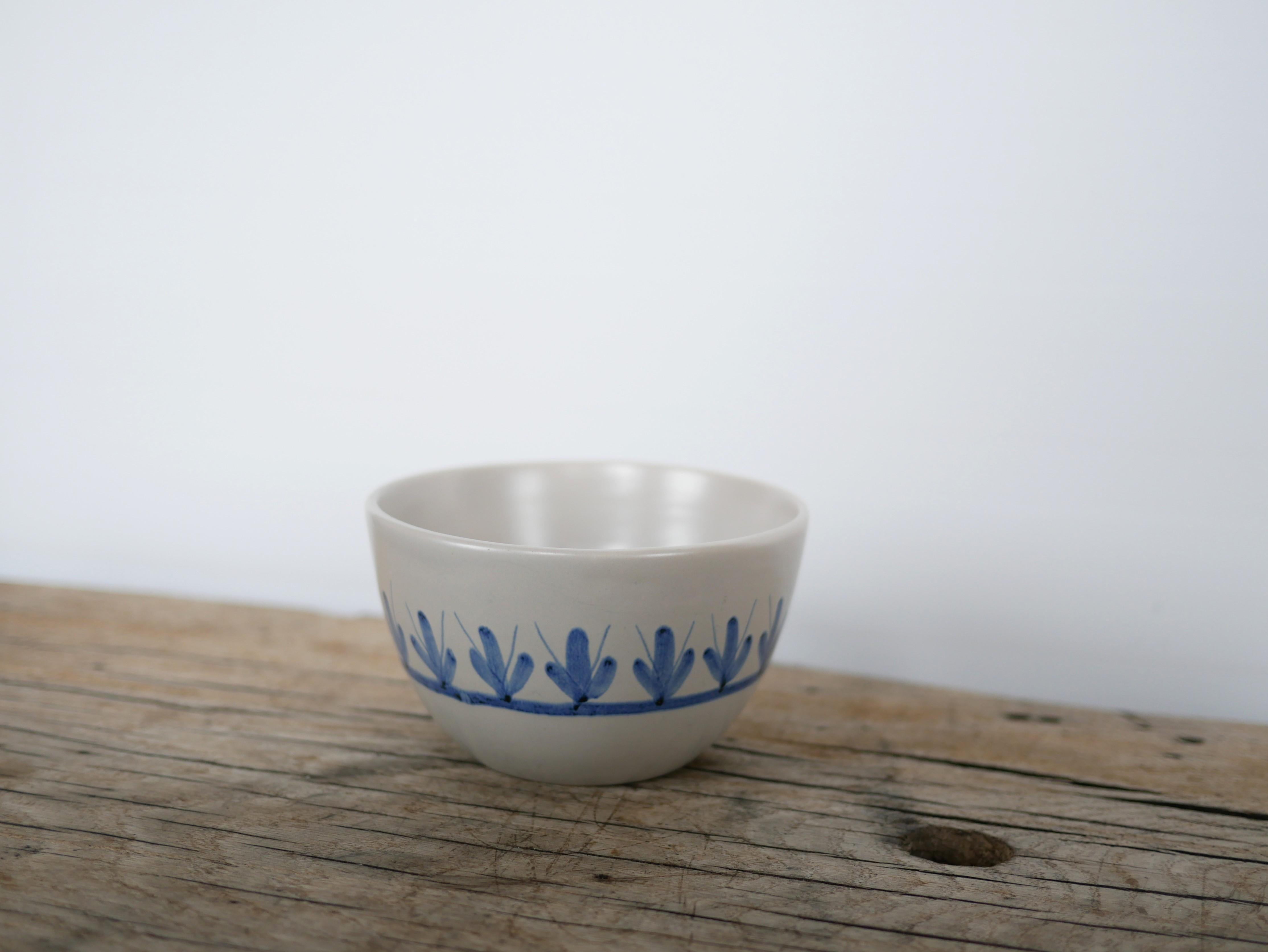 Ceramic bowl designed by Le Pot de Terre pottery in Flayosc, France in the 1960s.

With its modern shape and mineral color, it will be perfect in a natural, refined and delicate decoration.
Tableware with timeless and authentic charm that will blend