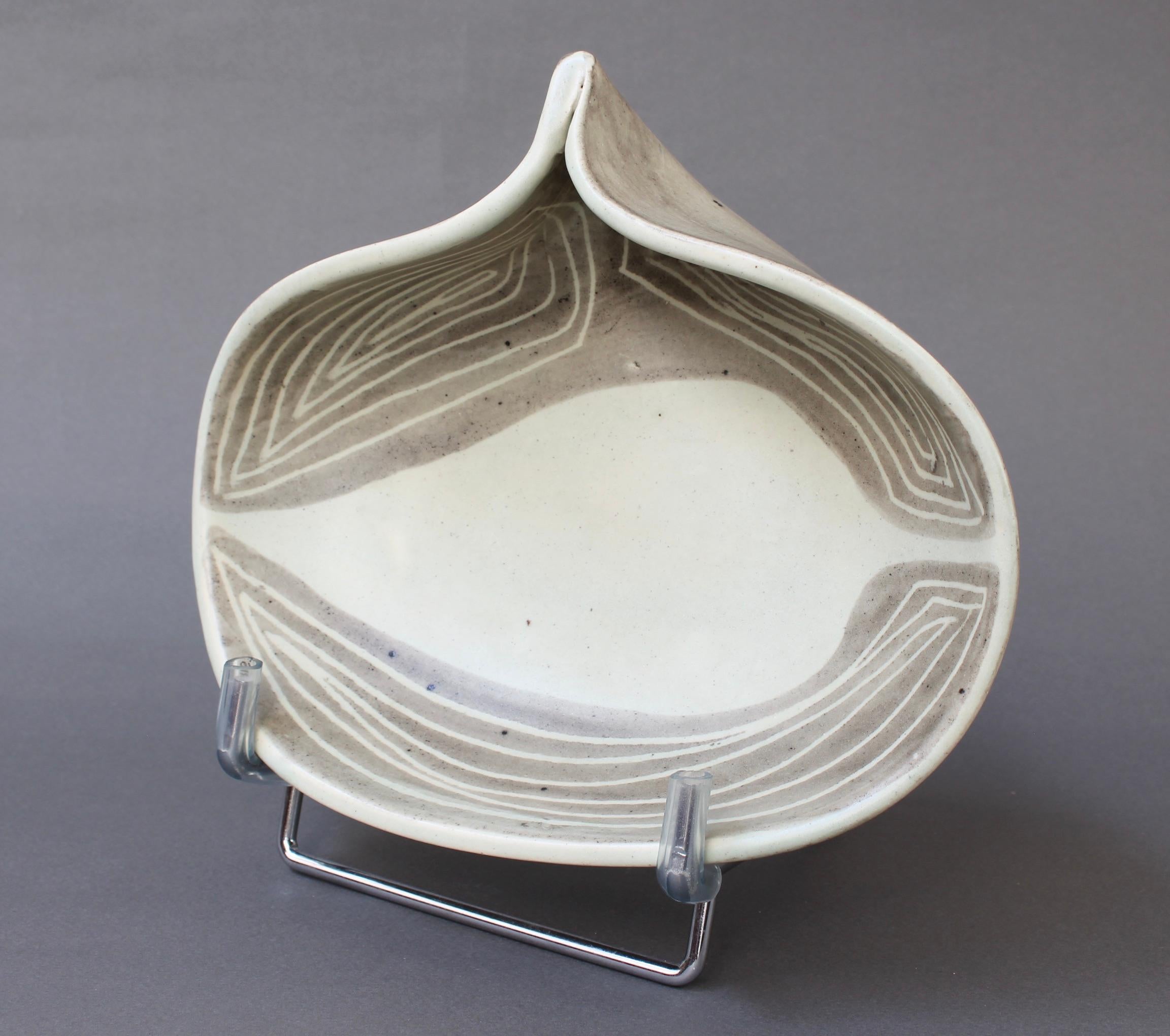 Vintage French ceramic bowl by Mado Jolain (circa 1960s). An irregular shape, an abstraction somewhat reminiscent of a fig with the pinch-grip as the short stem. Inside, concentric circle patterns over darker patches on four sides leave the centre