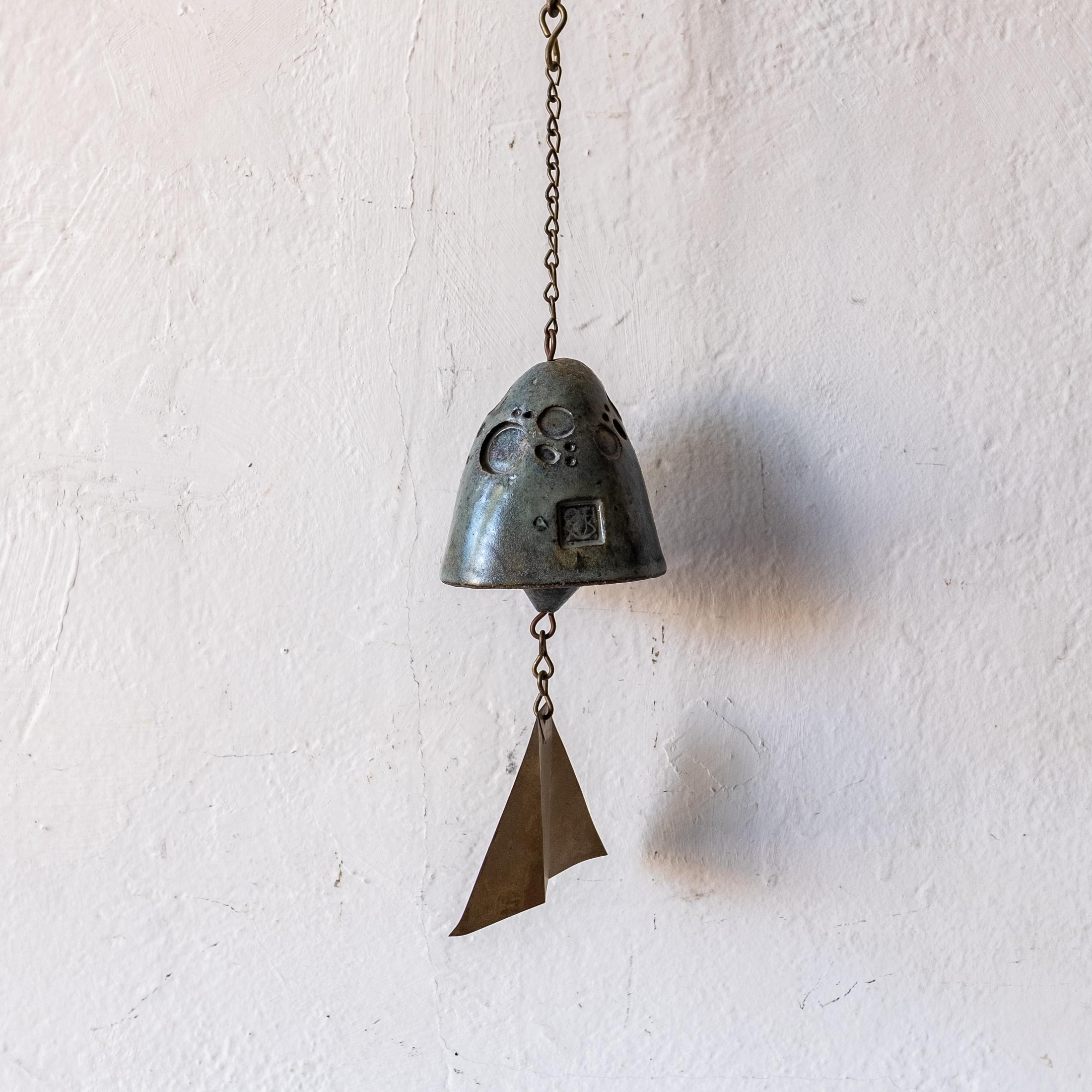 Vintage glazed ceramic Cosanti bell by Paolo Soleri. It appears to have never been used. Includes original extension rod. 18