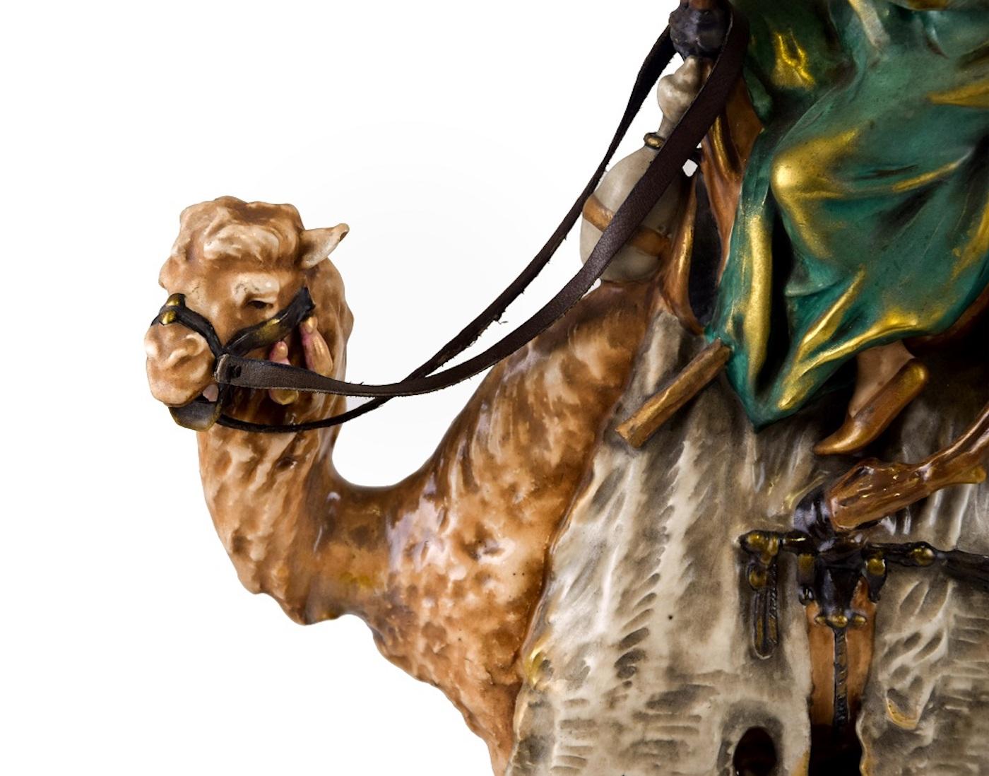 Camel with Bedouin est un objet décoratif original produit dans les années 1920 par Goldscheider.

Céramiques originales.

Très bonnes conditions.

Belle sculpture réalisée par la célèbre et importante manufacture autrichienne Goldscheider.