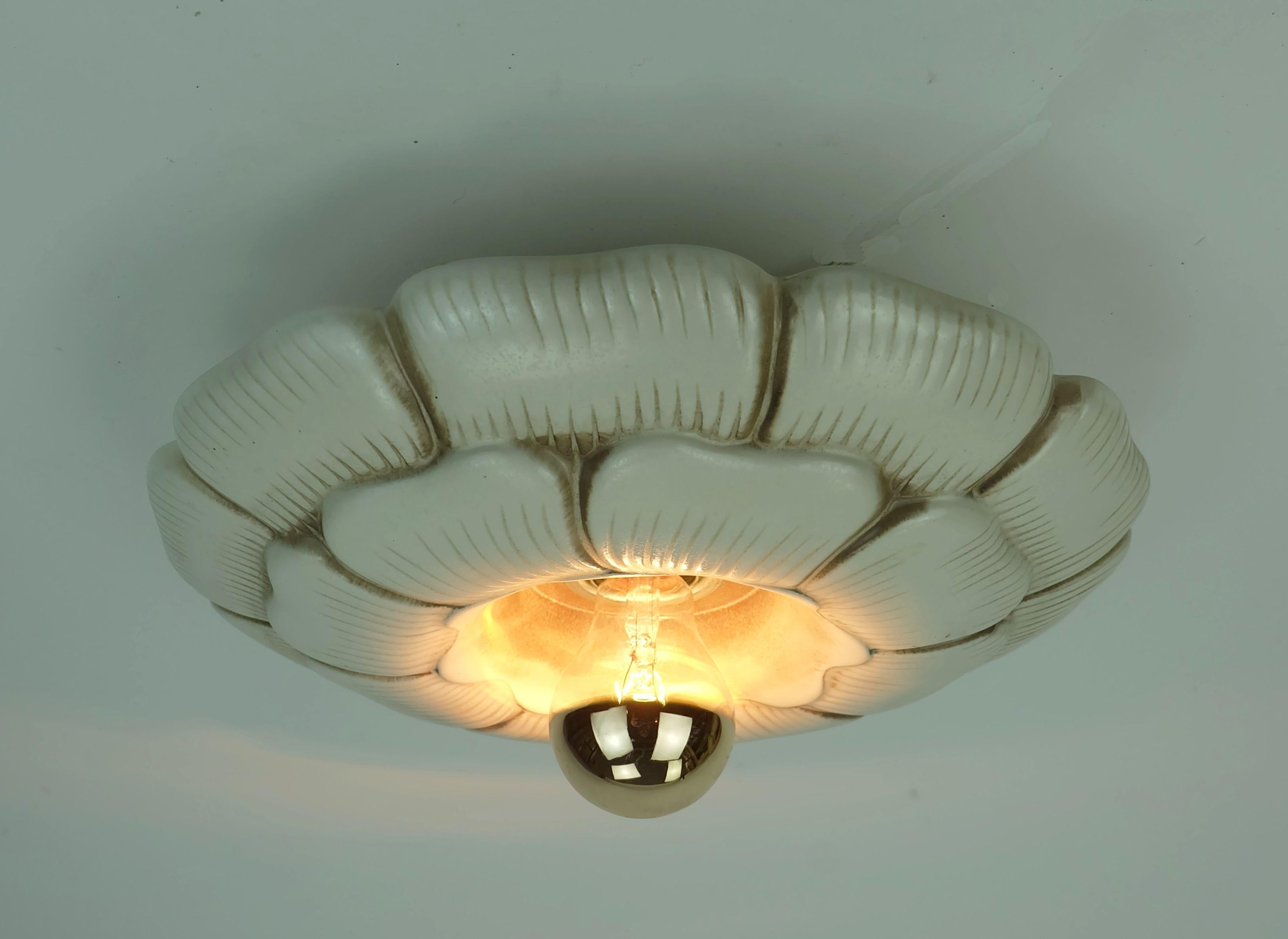 LUMIÈRE DE PLAFOND ou applique en céramique vintage en forme de fleur beige brun années 1970 en vente 4