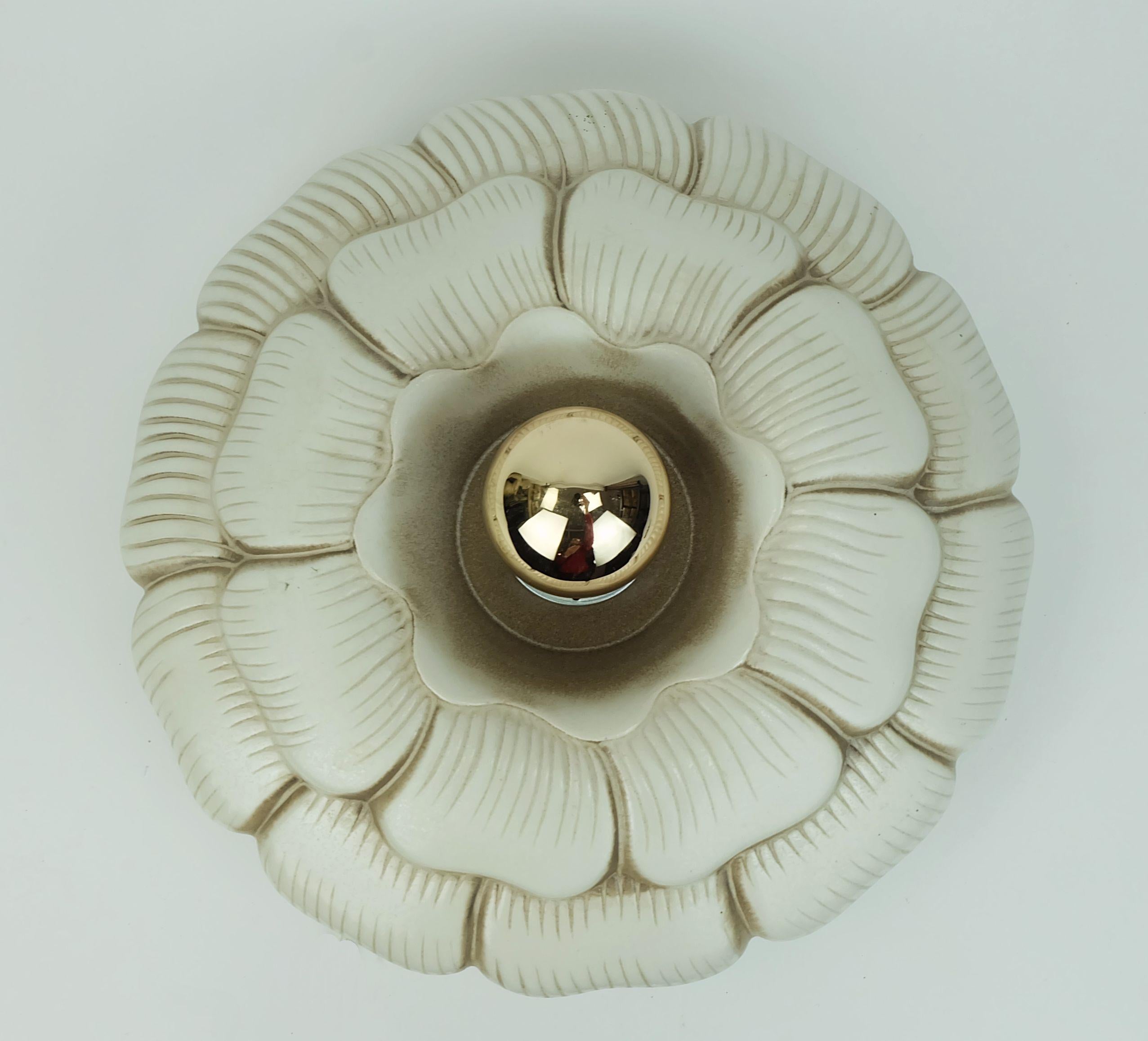 LUMIÈRE DE PLAFOND ou applique en céramique vintage en forme de fleur beige brun années 1970 en vente 5
