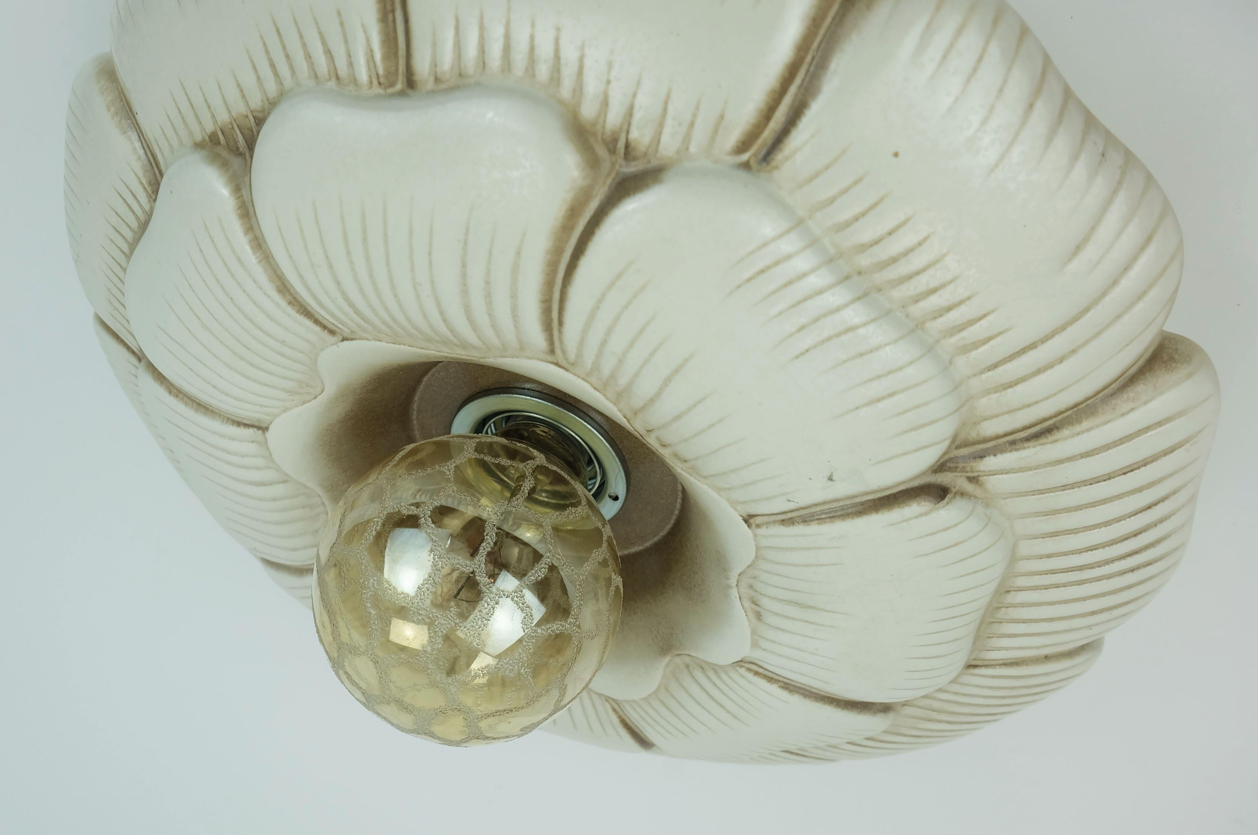 Allemand LUMIÈRE DE PLAFOND ou applique en céramique vintage en forme de fleur beige brun années 1970 en vente