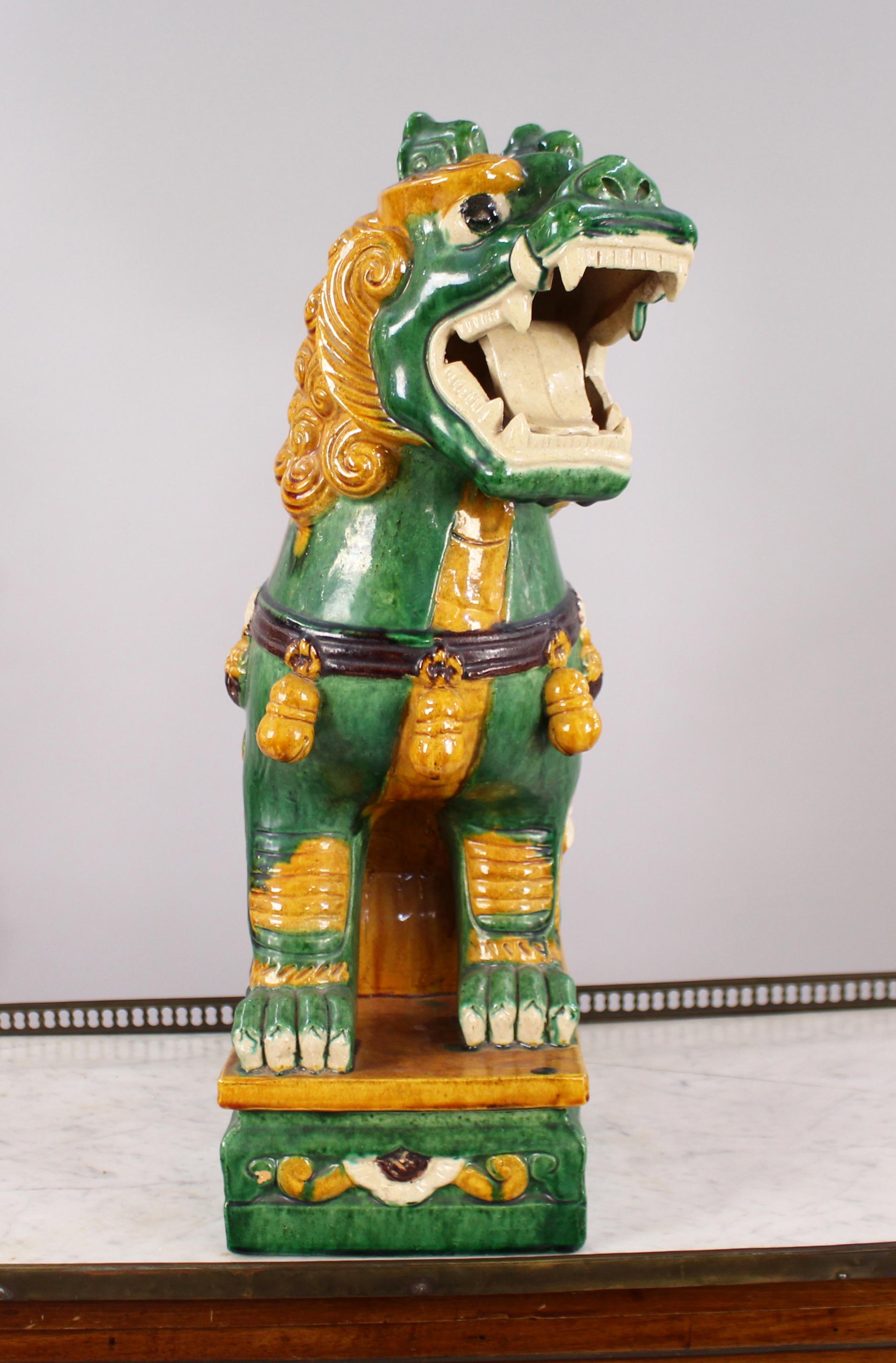Vintage Ceramic Chinese Foo Dog Guardian Lion In Good Condition For Sale In Worcester, Worcestershire