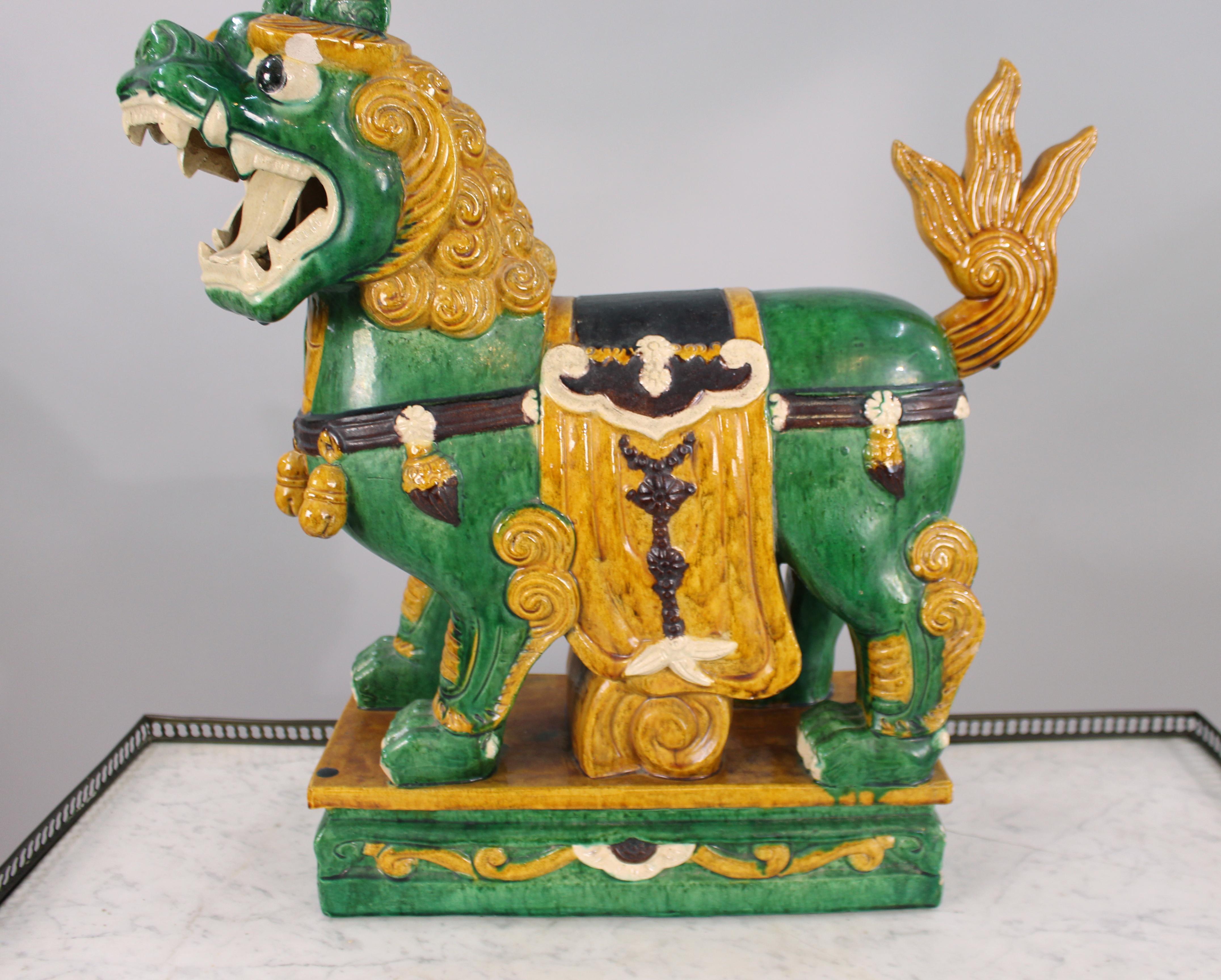 Vintage Ceramic Chinese Foo Dog Guardian Lion For Sale 3