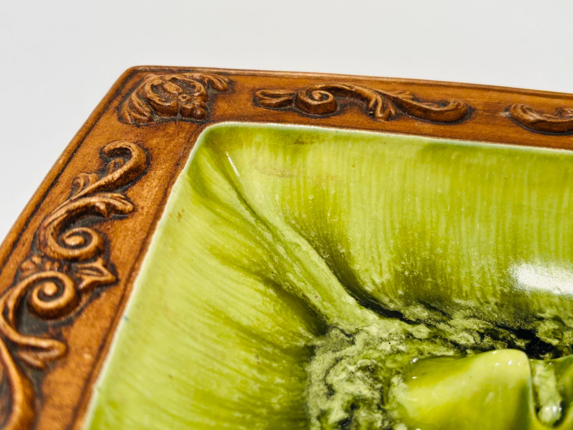 Cenicero de cerámica vintage para puros Esmaltado en verde y marrón de Treasure Craft USA en Bueno estado para la venta en North Hollywood, CA