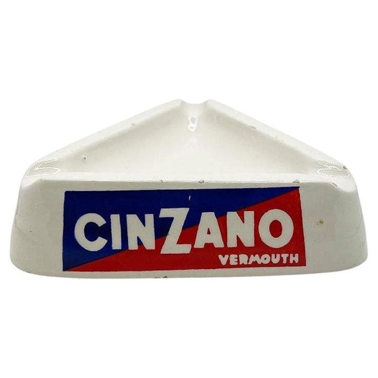 Dreieckiger CinZano Vermouth-Aschenbecher aus Keramik in Rot, Blau und Weiß, Italien